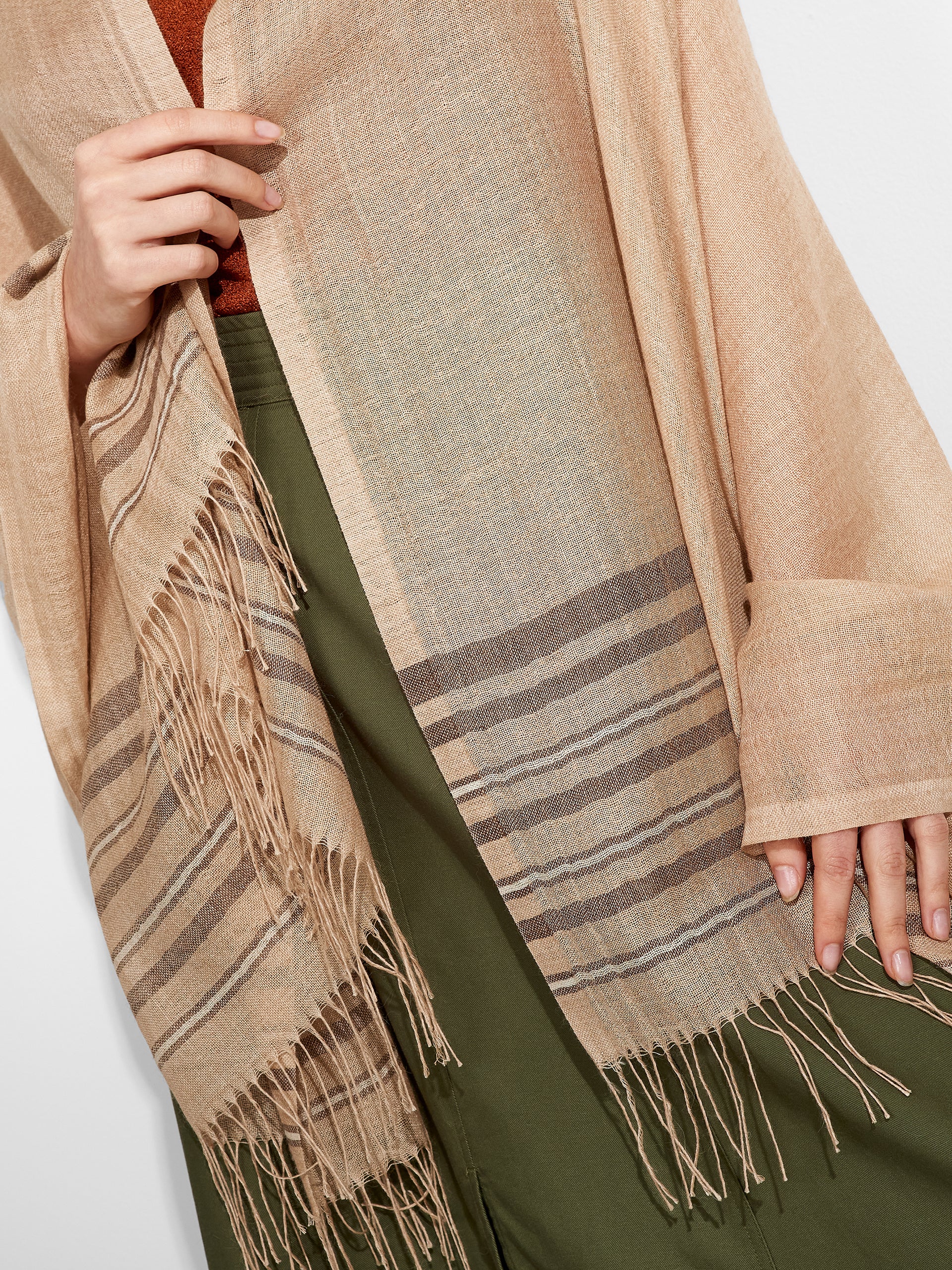 Mao Shawl Baby Alpaca Color Beige - Image 3