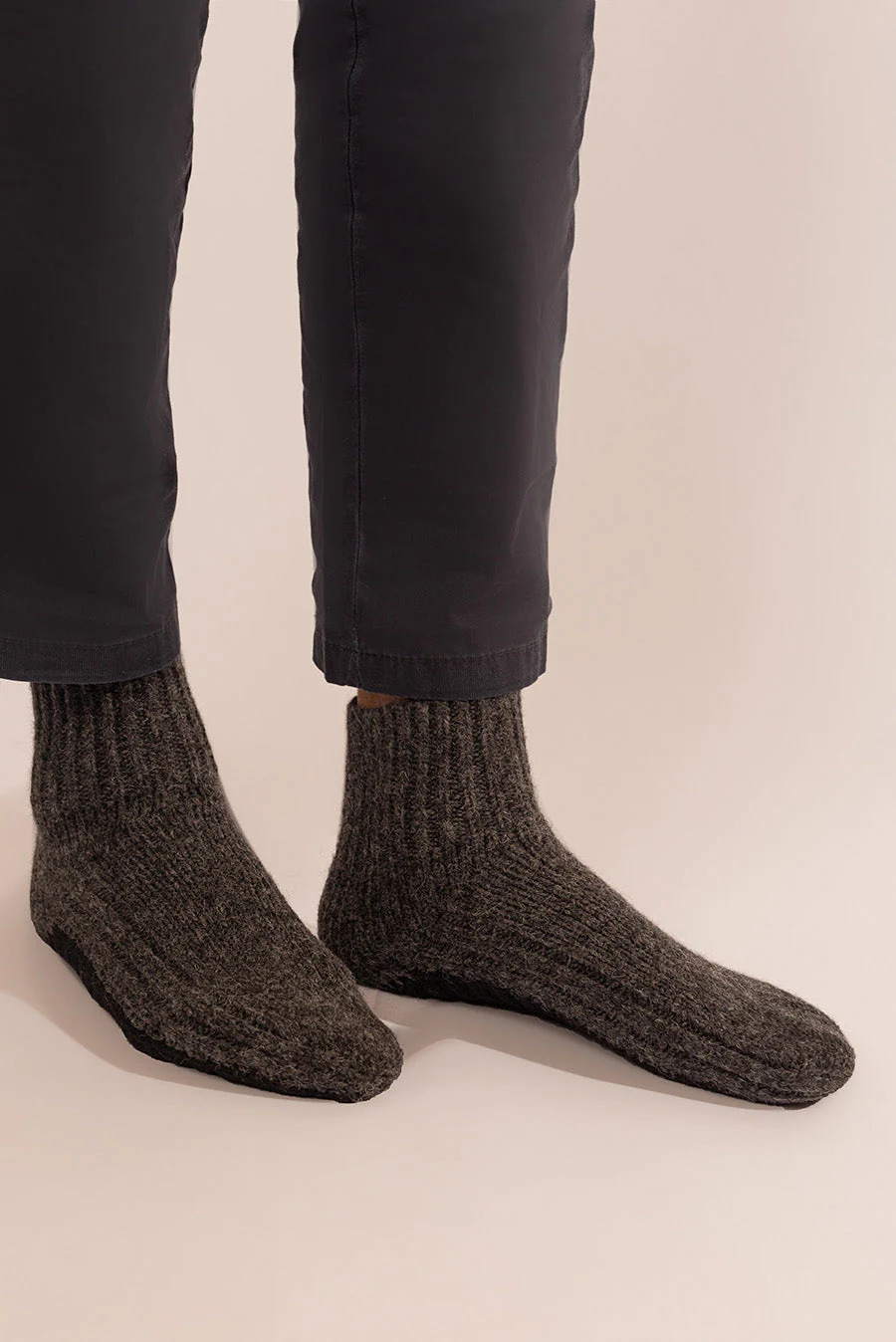 Ullivista Slippers Baby Llama & Wool Color Grey & Black - Image 2
