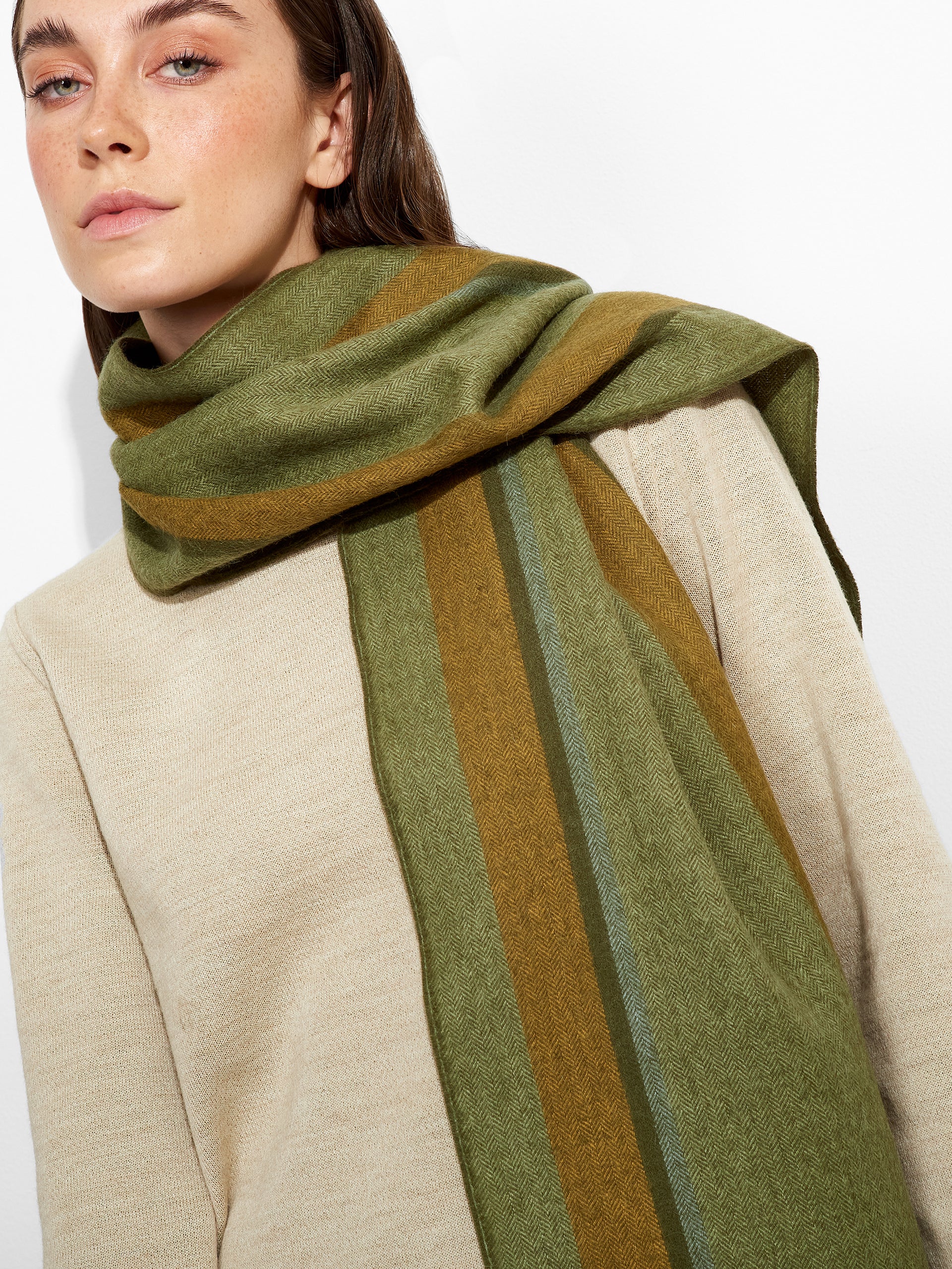 Perejil Scarf Baby Alpaca Color Green - Image 3