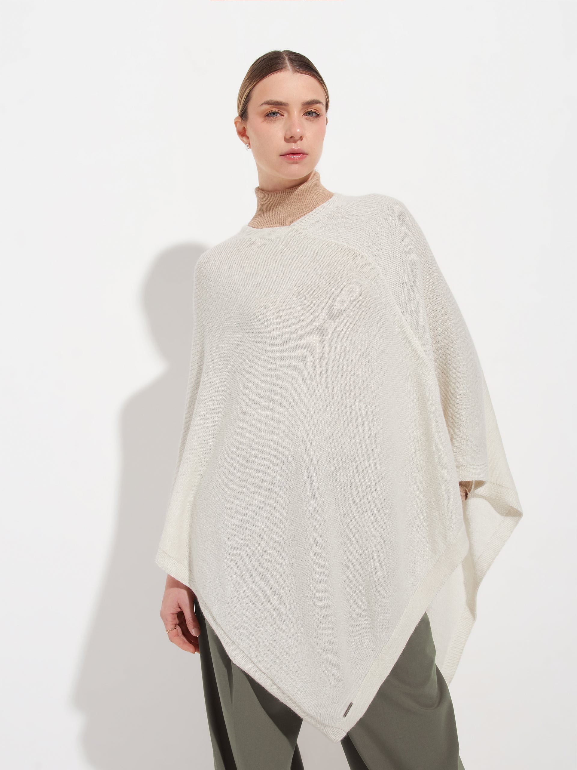 Almendra Poncho Baby Alpaca Color Ecru - Image 2