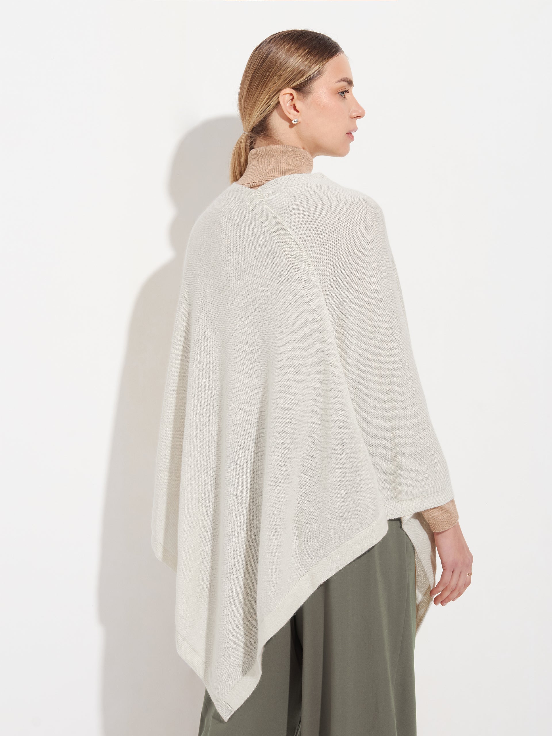Almendra Poncho Baby Alpaca Color Ecru - Image 3