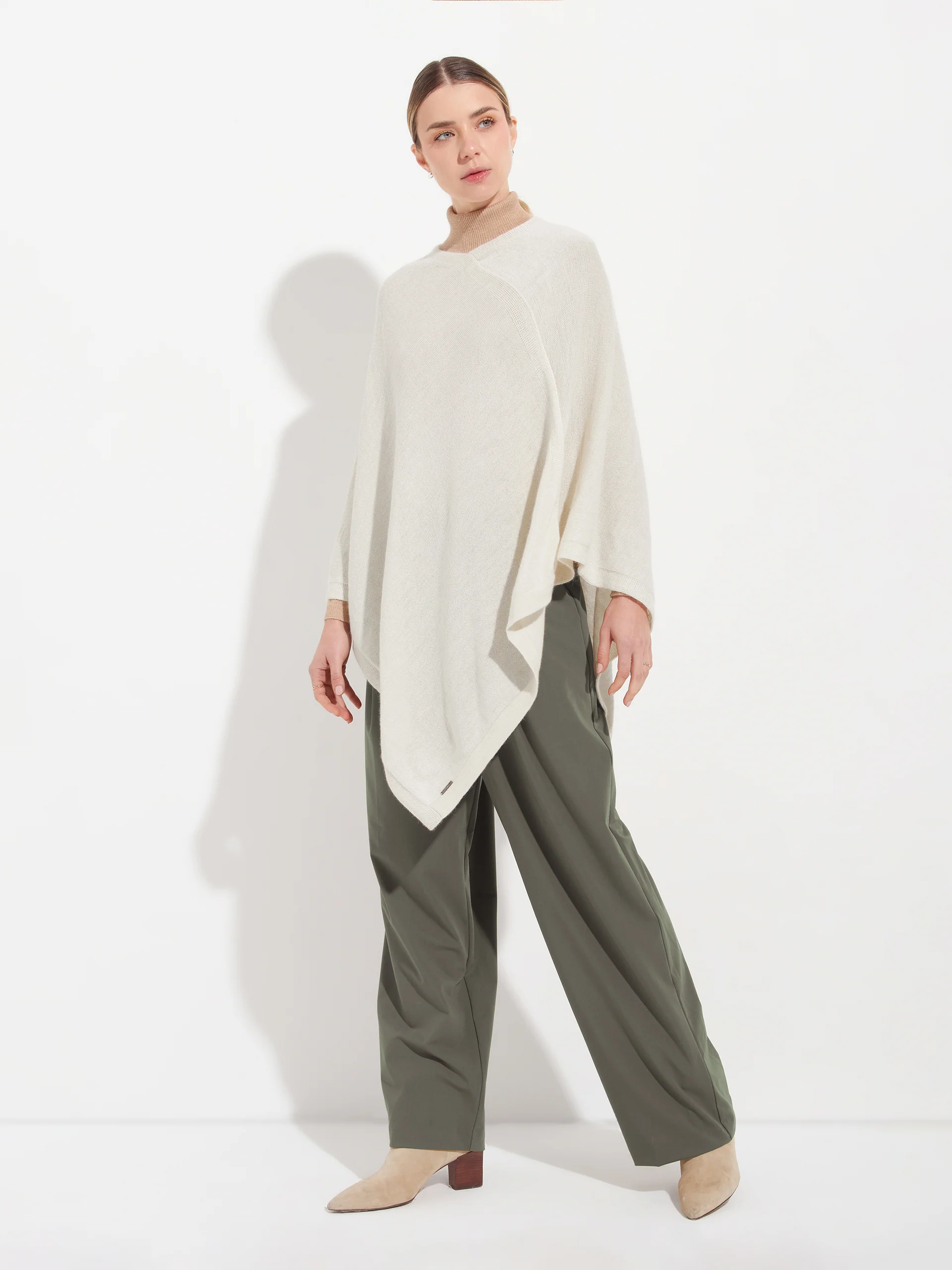 Almendra Poncho Baby Alpaca Color Ecru - Image 4