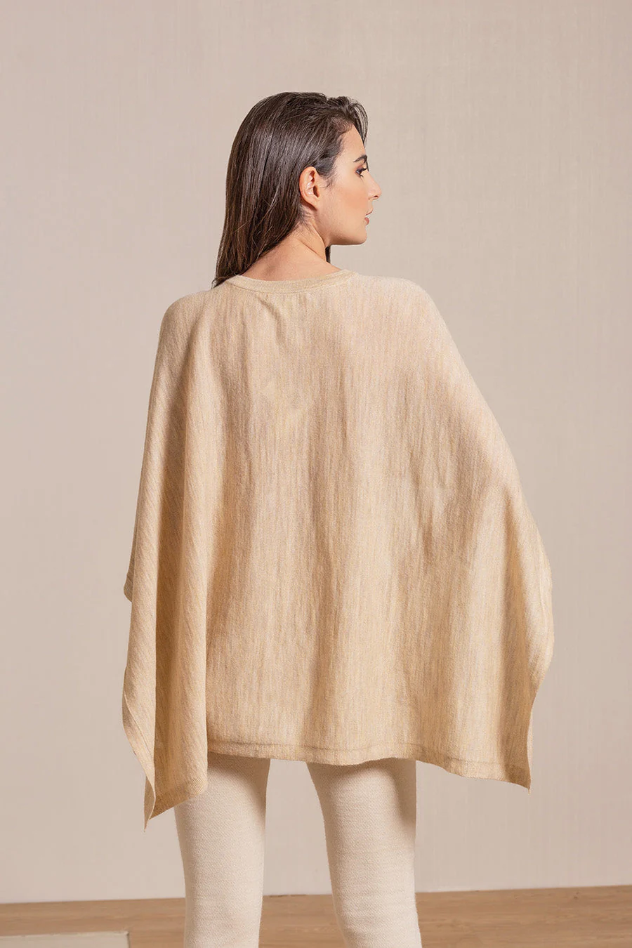 Vaya Poncho Baby Alpaca Color Cream - Image 2