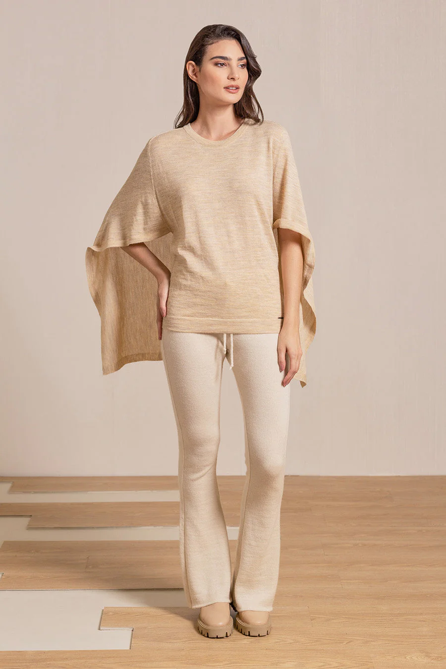 Vaya Poncho Baby Alpaca Color Cream - Image 3
