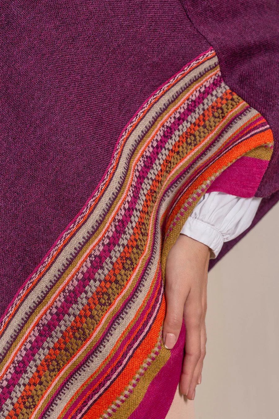 Vilcanota Poncho Baby Alpaca Color Vendimia - Image 4