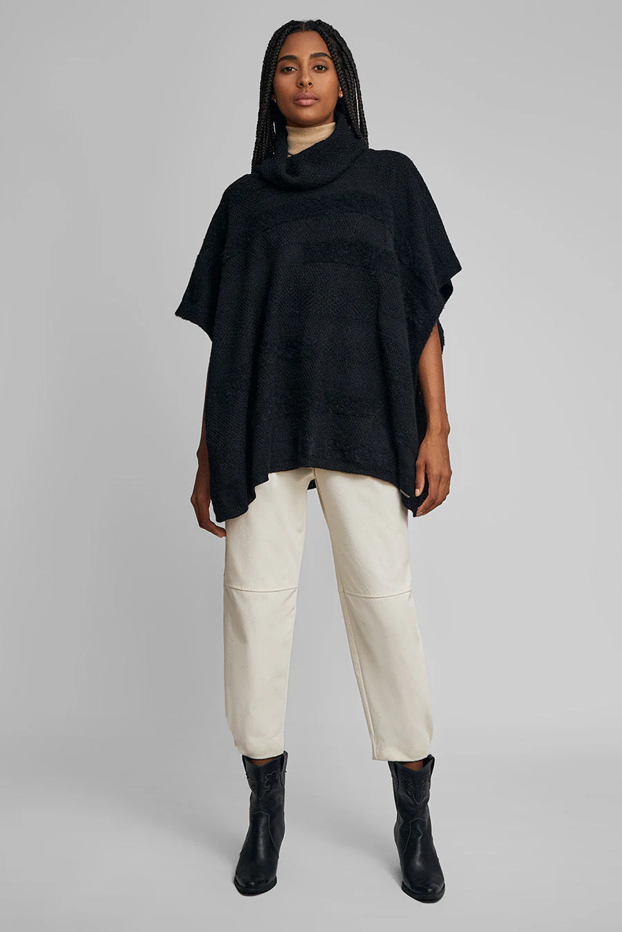 Wannabe Poncho Baby Alpaca Color Black - Image 4