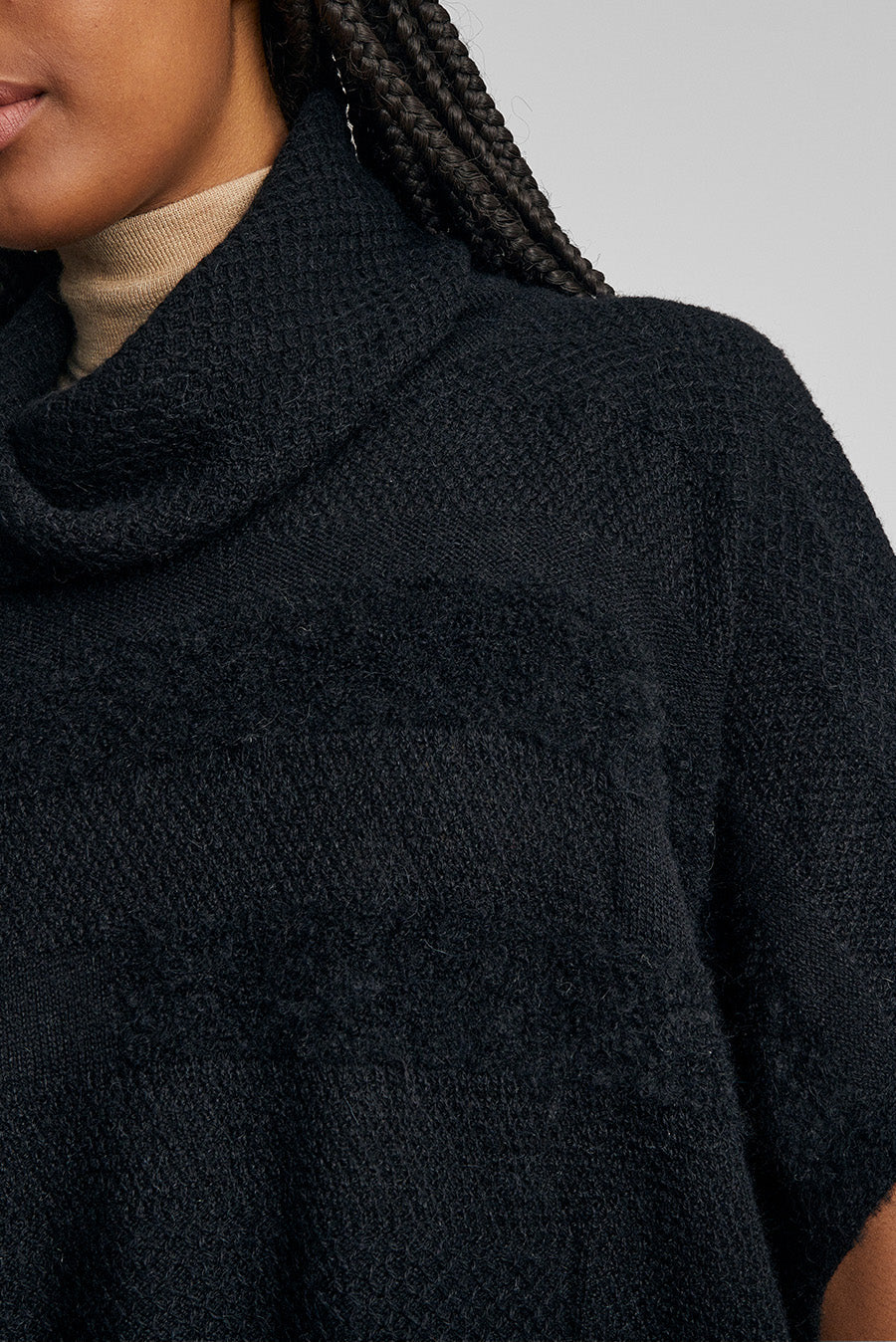 Wannabe Poncho Baby Alpaca Color Black - Image 5