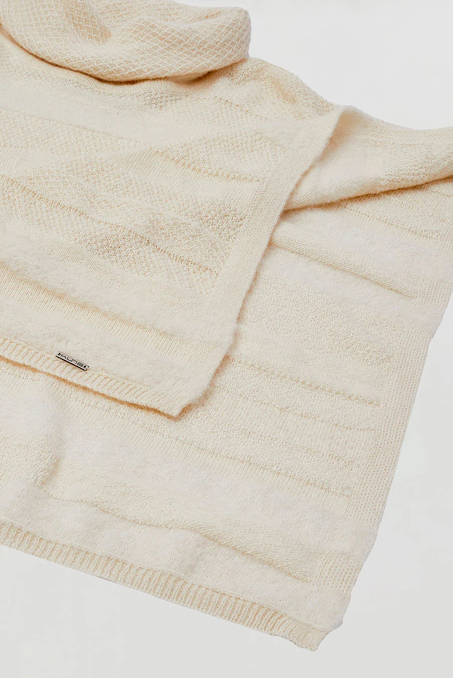 Wannabe Poncho Baby Alpaca Color Ecru - Image 5