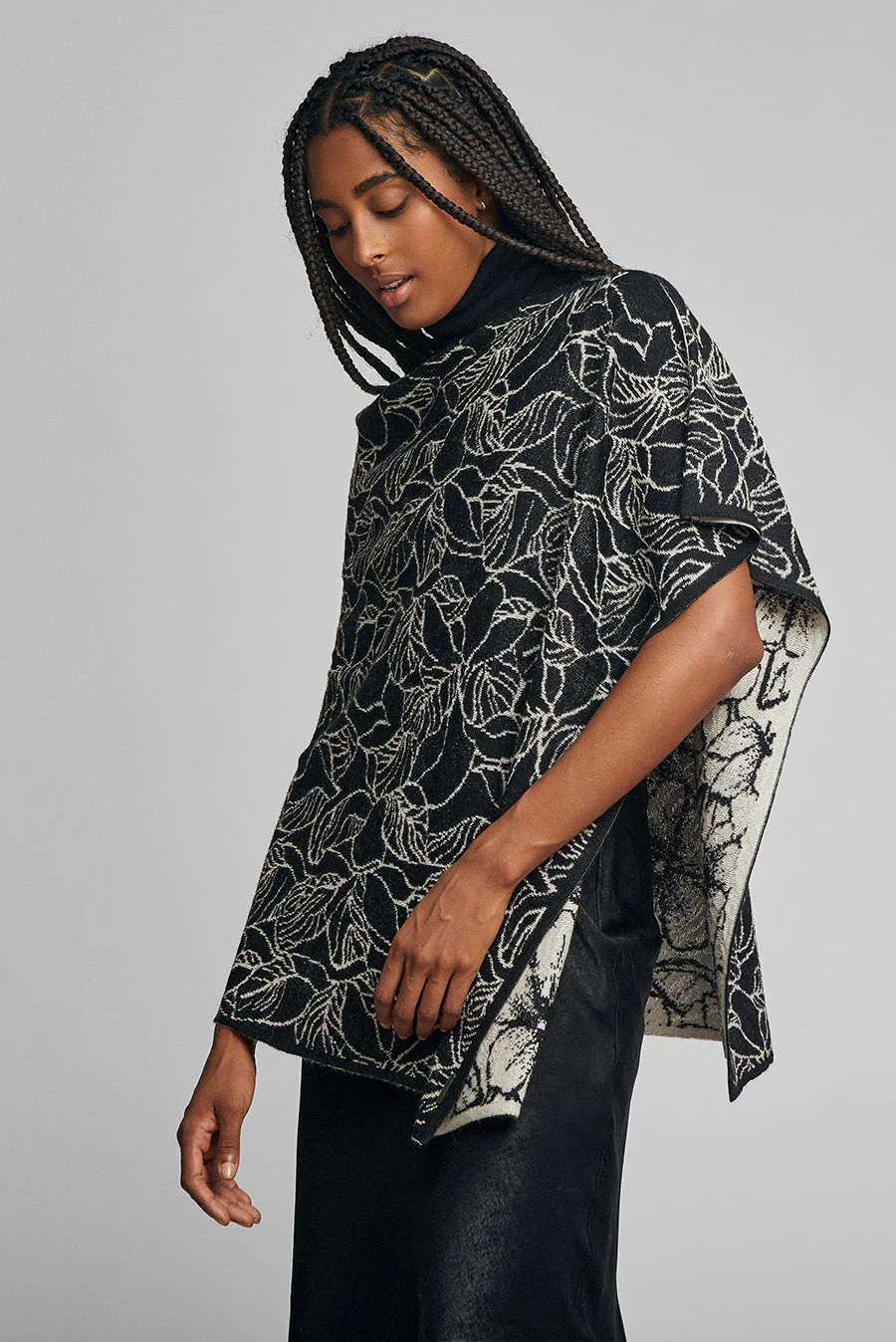 Weiss Poncho Baby Alpaca Color B&W - Image 3