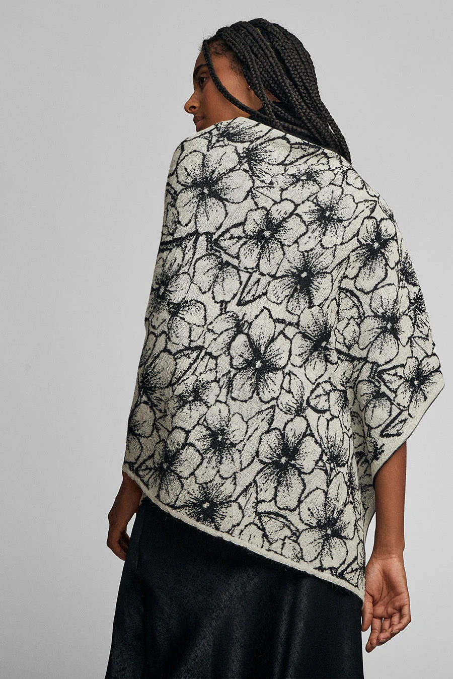 Weiss Poncho Baby Alpaca Color B&W - Image 9