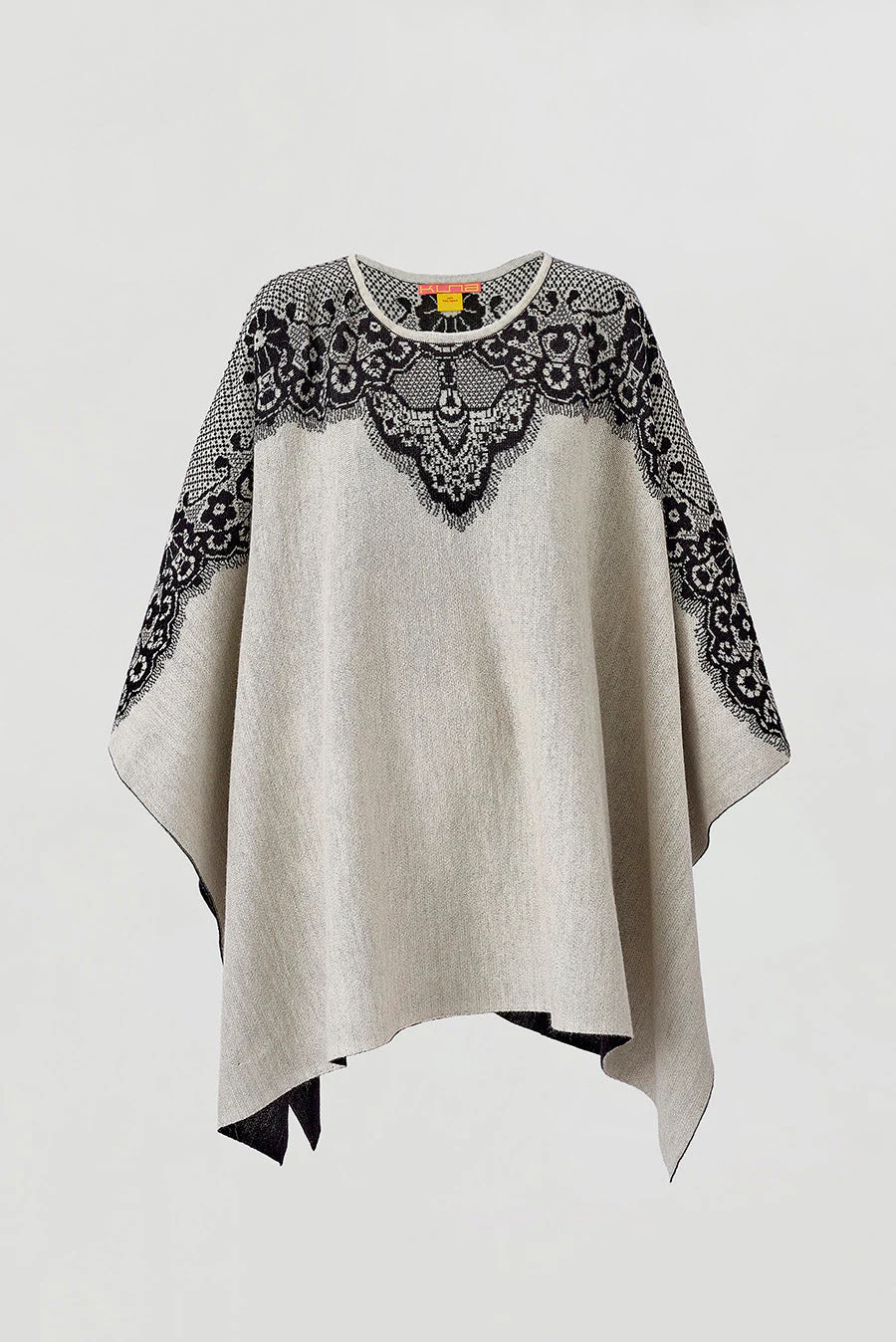 Wendy Poncho Baby Alpaca Color B&W