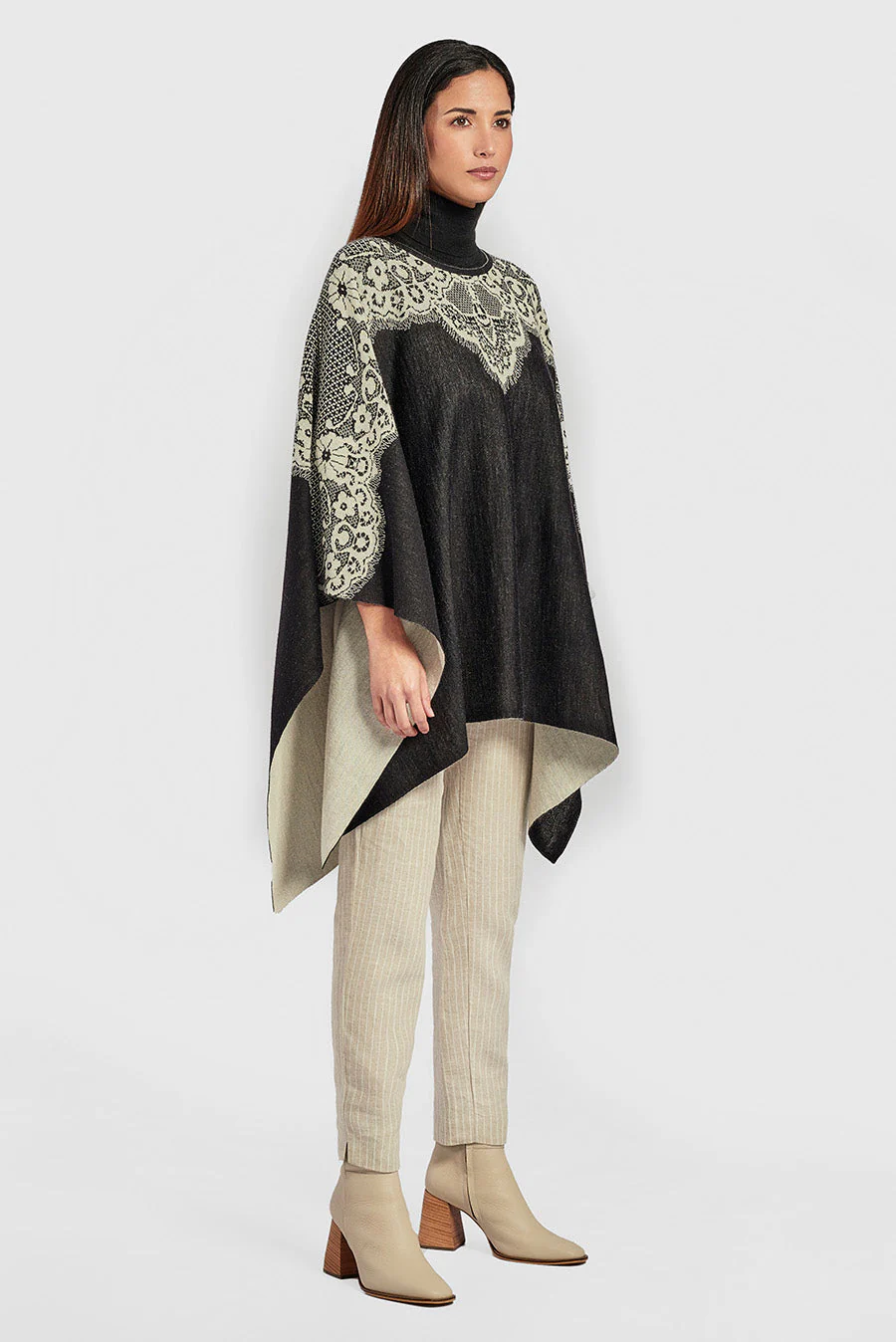 Wendy Poncho Baby Alpaca Color B&W - Image 10