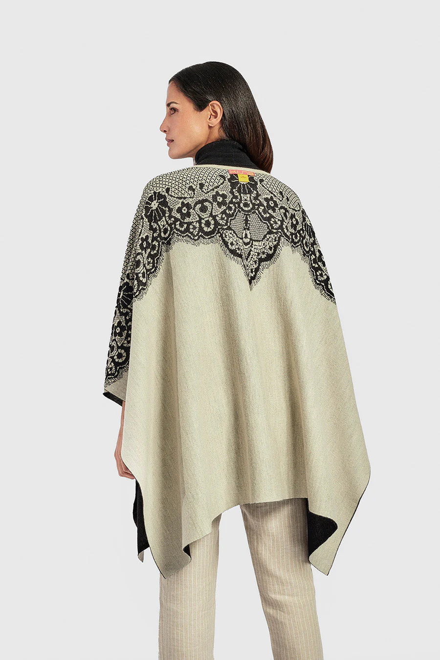 Wendy Poncho Baby Alpaca Color B&W - Image 4