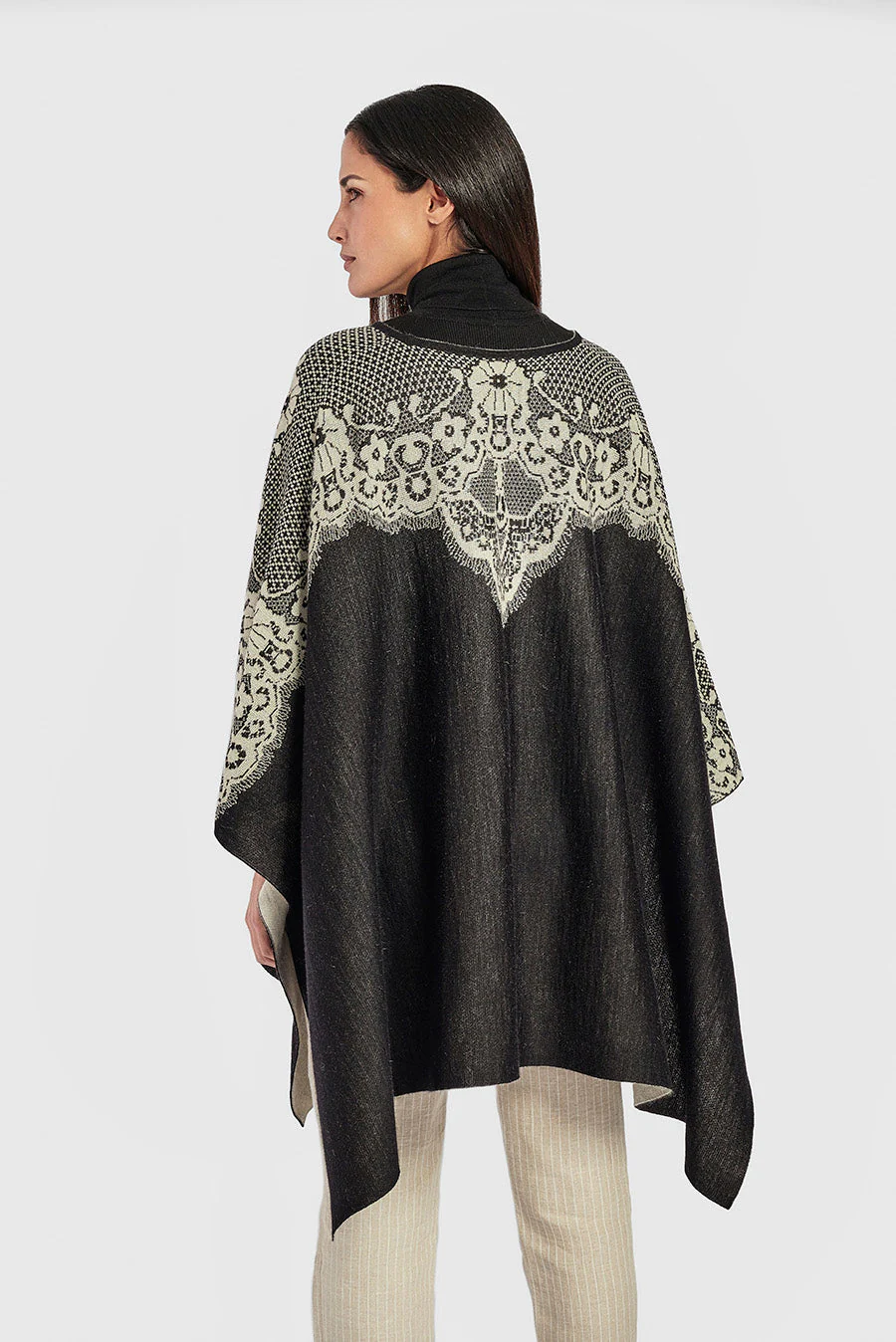 Wendy Poncho Baby Alpaca Color B&W - Image 9