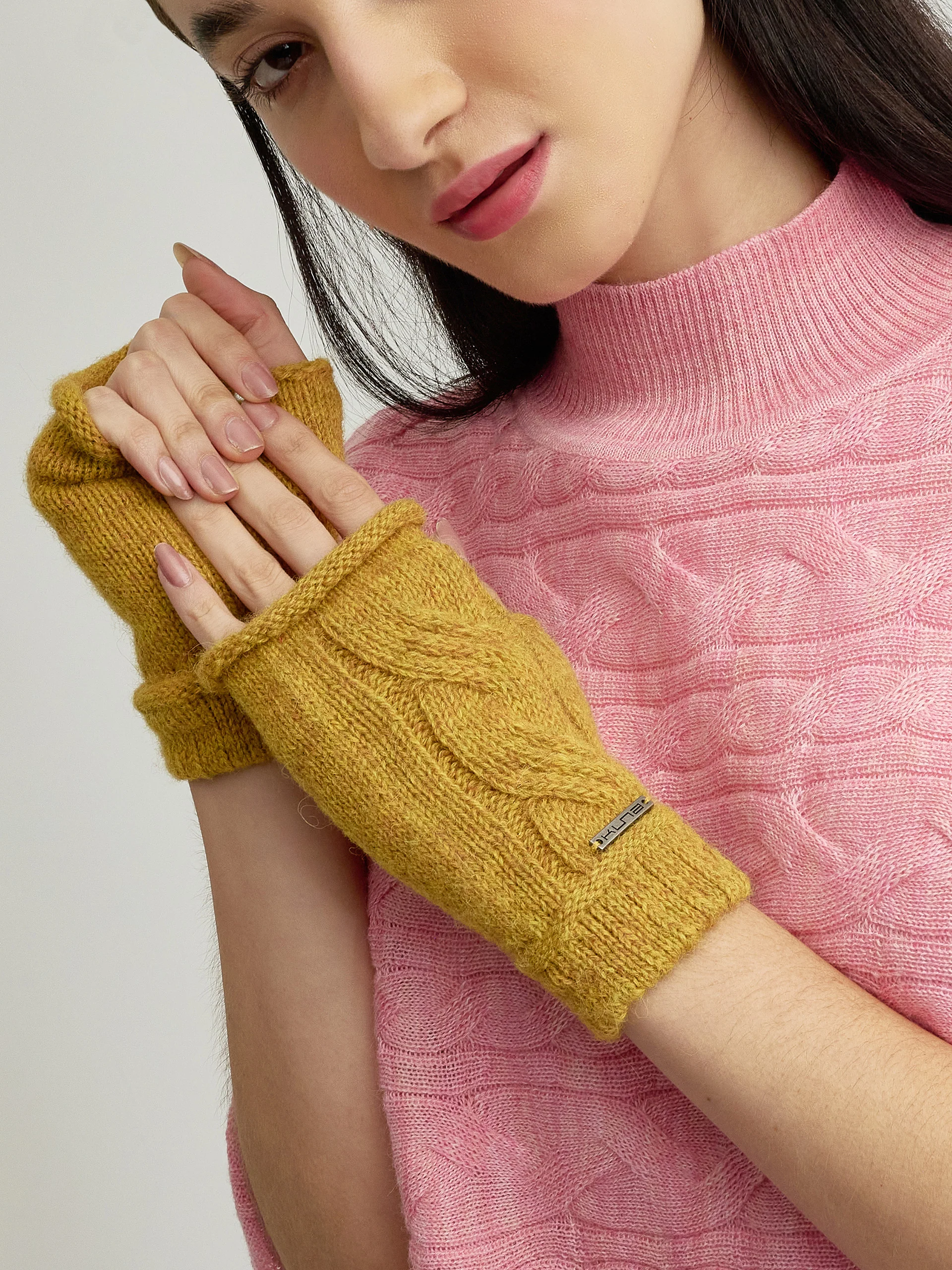 Rita Gloves Baby Alpaca Color Yellow - Image 3
