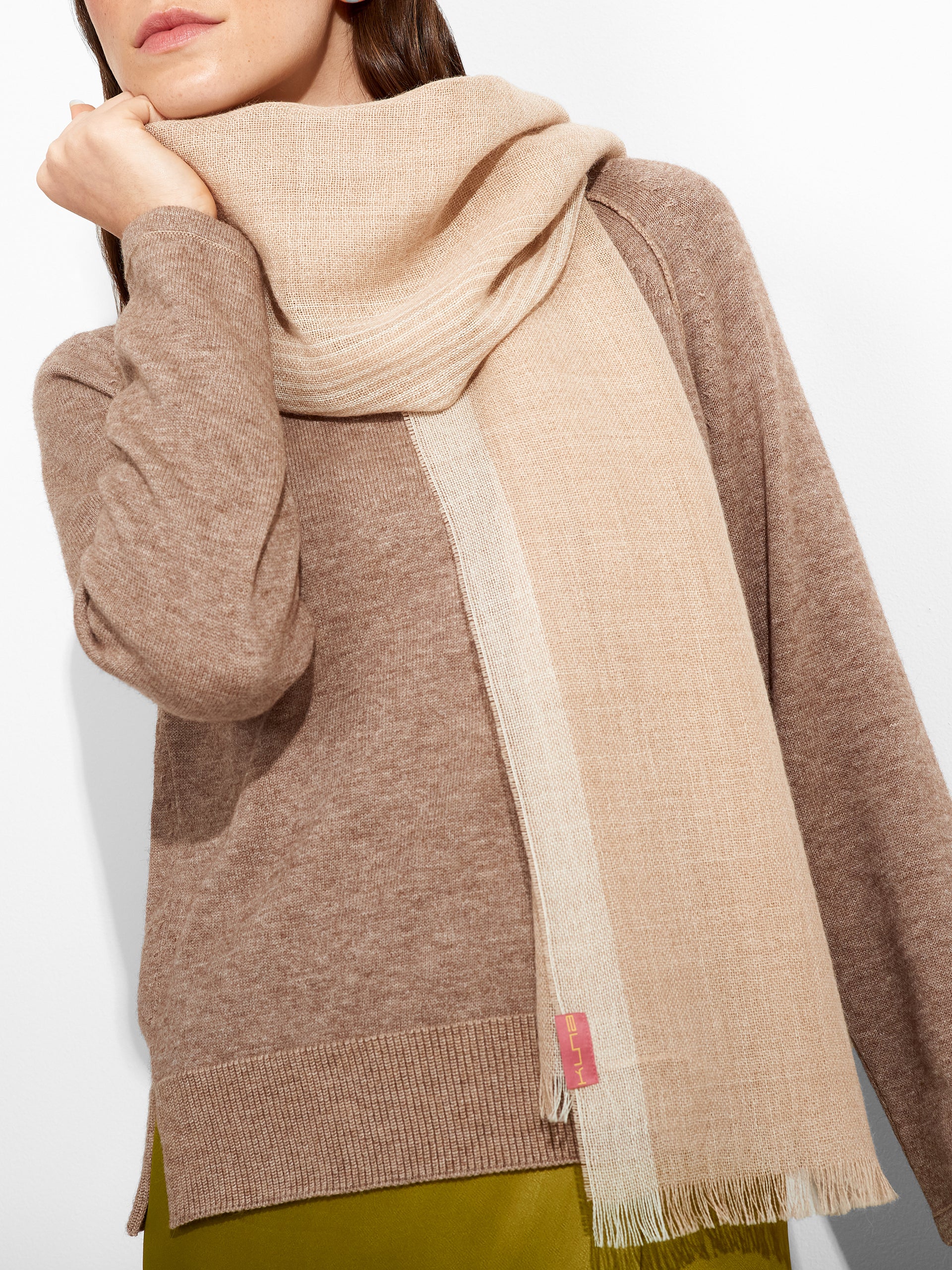 Rum Shawl Baby Alpaca Color Beige - Image 3