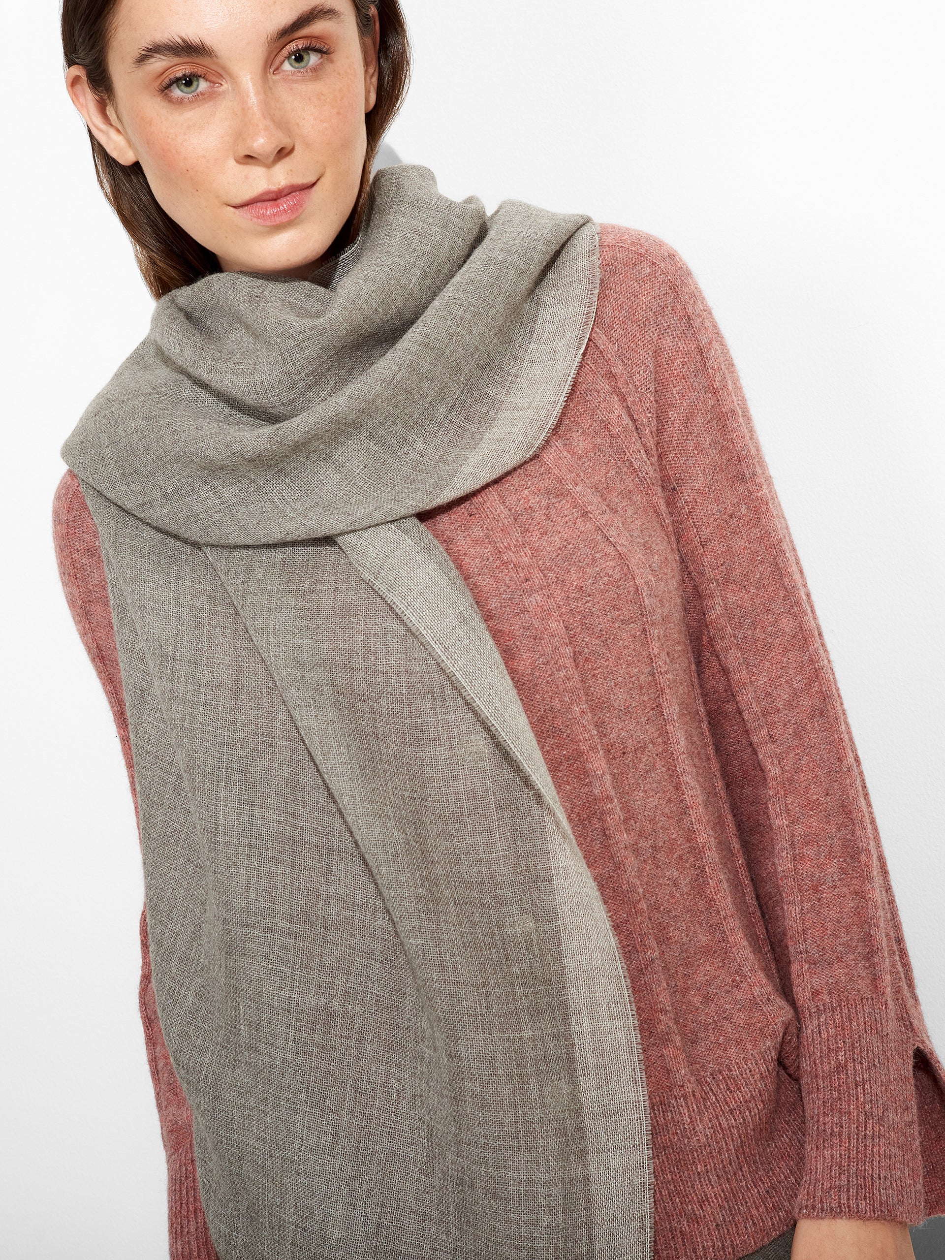 Rum Shawl Baby Alpaca Color Grey - Image 3