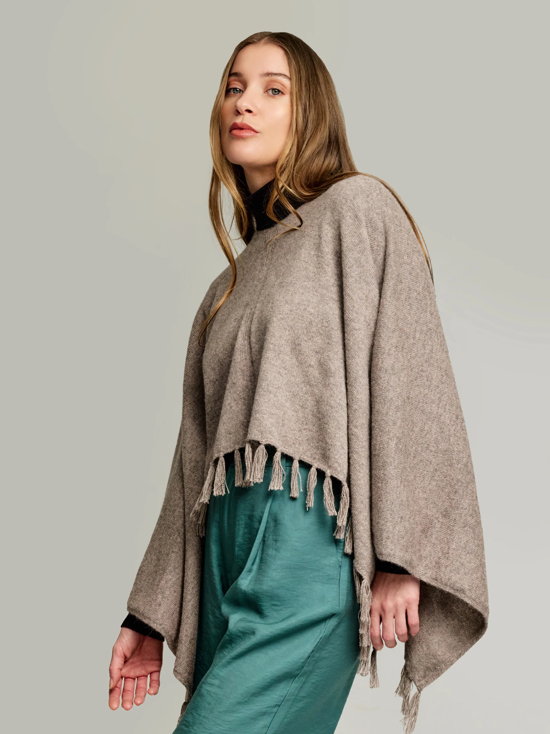 Scorpio Poncho Baby Alpaca Color Beige - Image 2