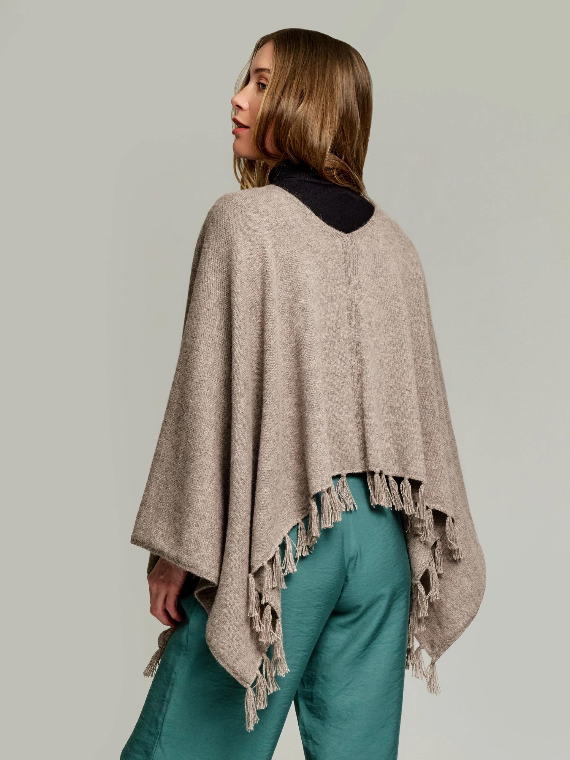 Scorpio Poncho Baby Alpaca Color Beige - Image 3
