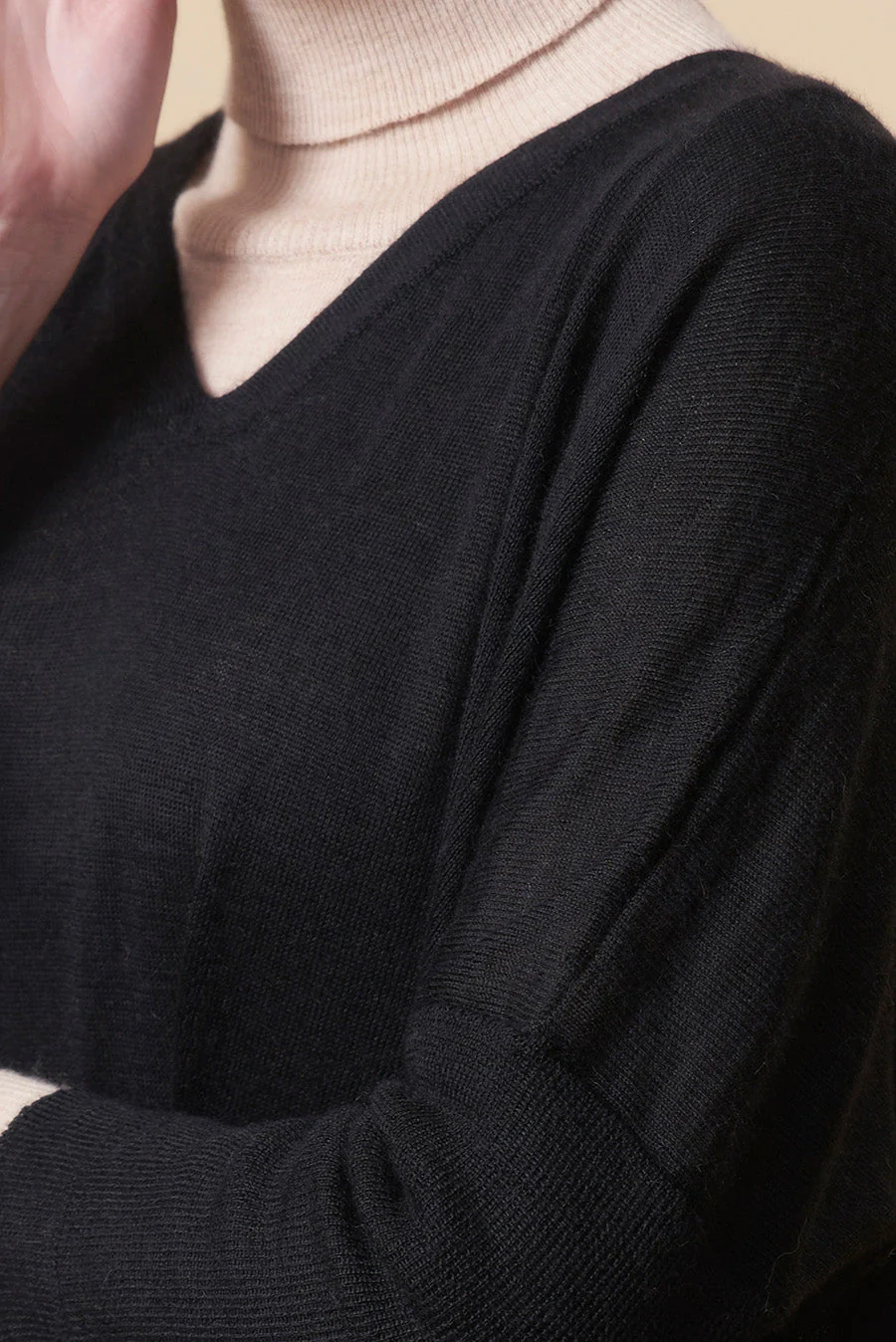 Ucana Sweater Baby Alpaca Color Black - Image 4