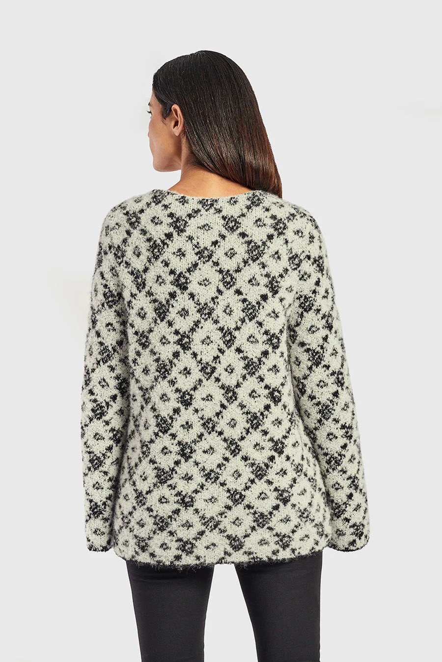 Warmi Sweater Alpaca Color B&W - Image 3