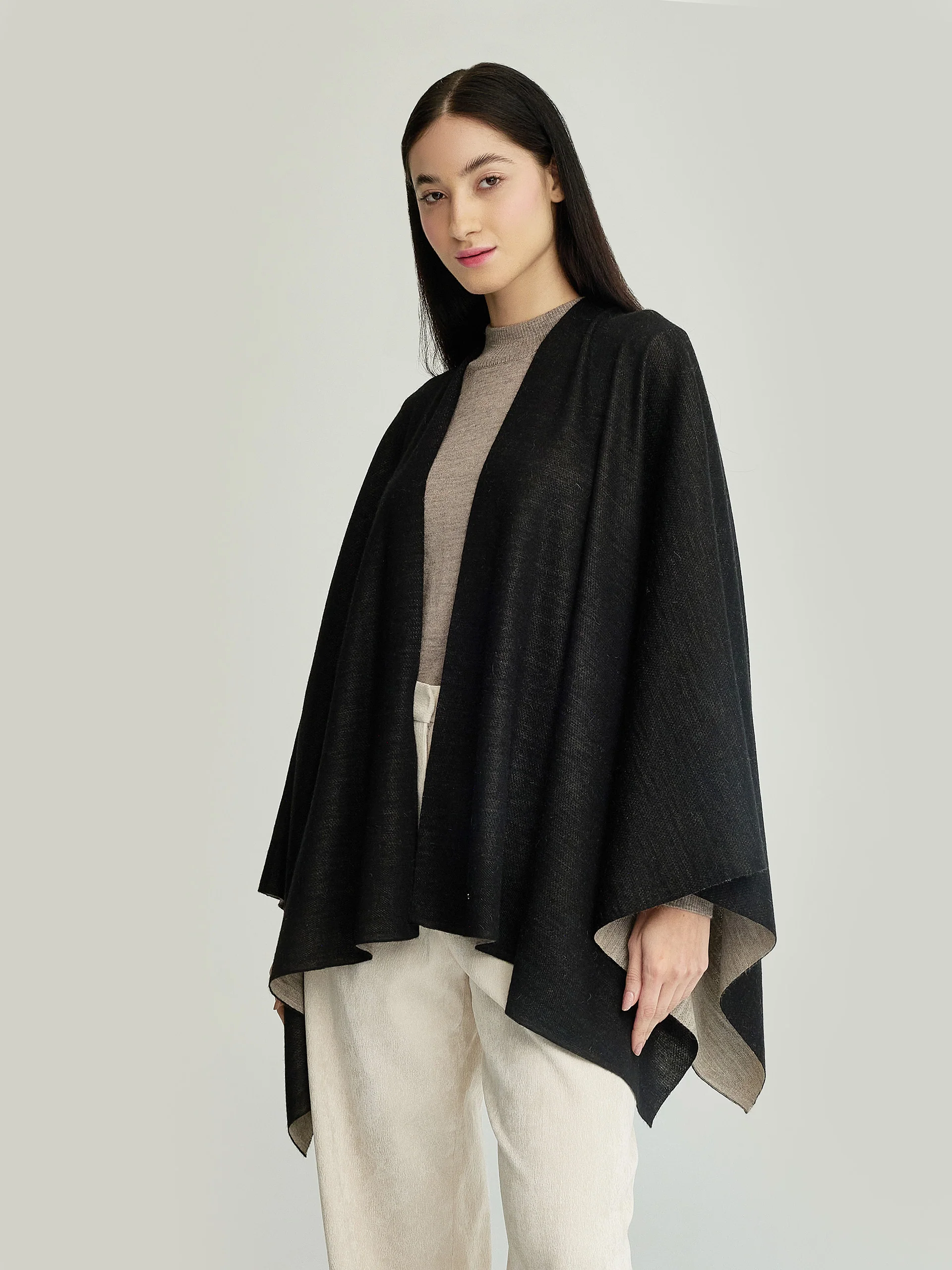 Temira Poncho Baby Alpaca Color Black - Image 3