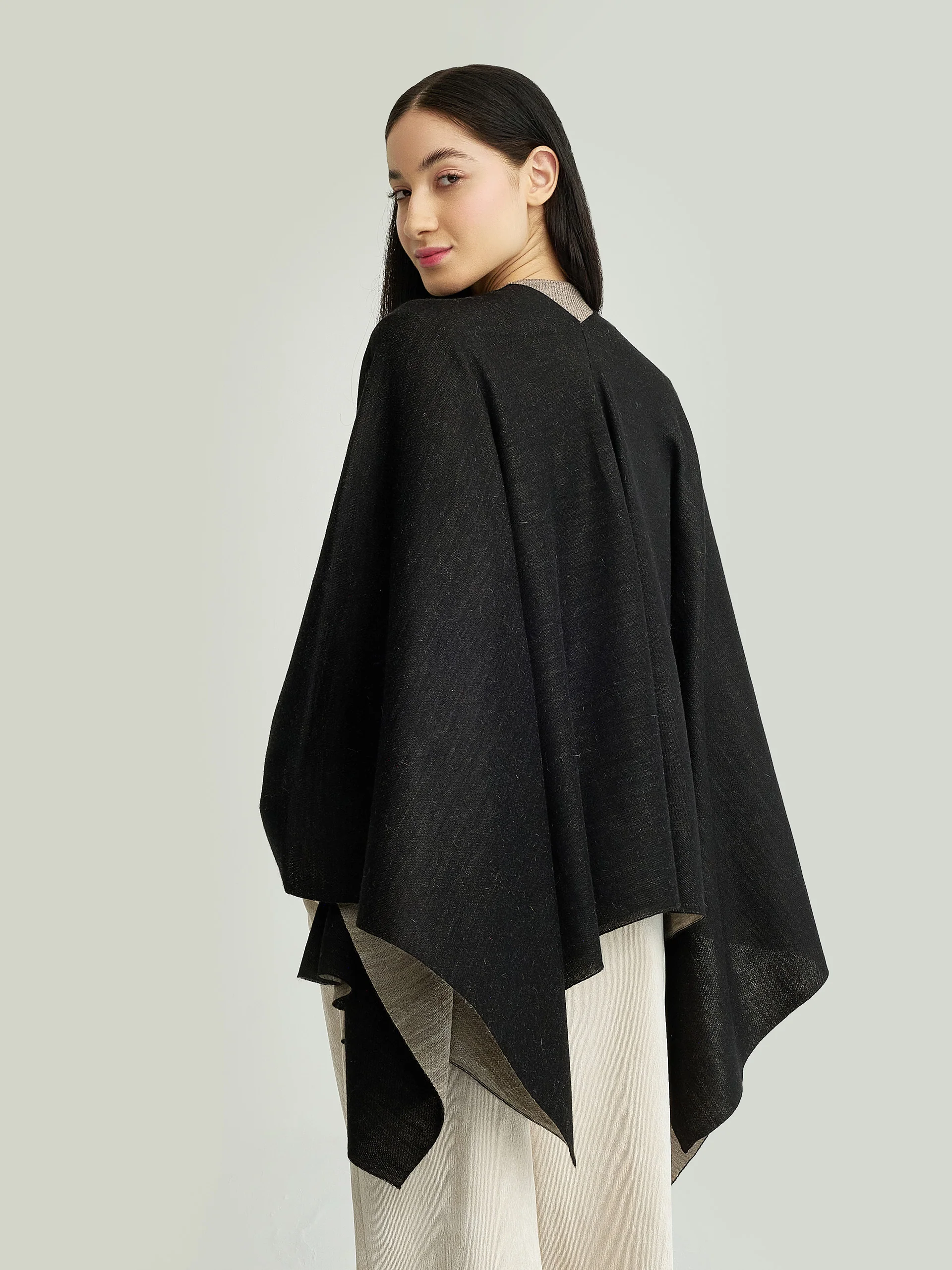 Temira Poncho Baby Alpaca Color Black - Image 4