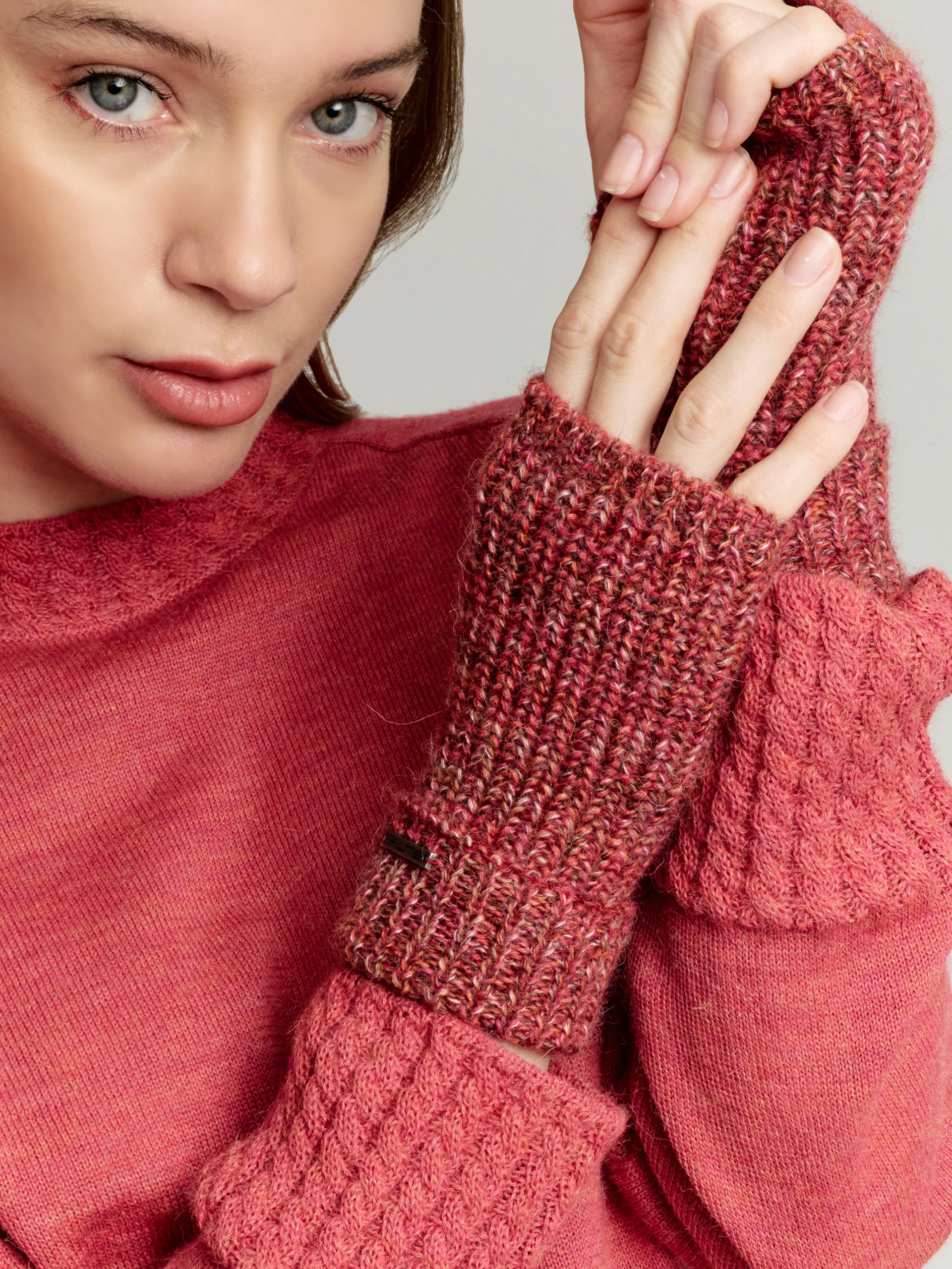Ubicate Gloves Gloves Baby Alpaca Color Red - Image 3