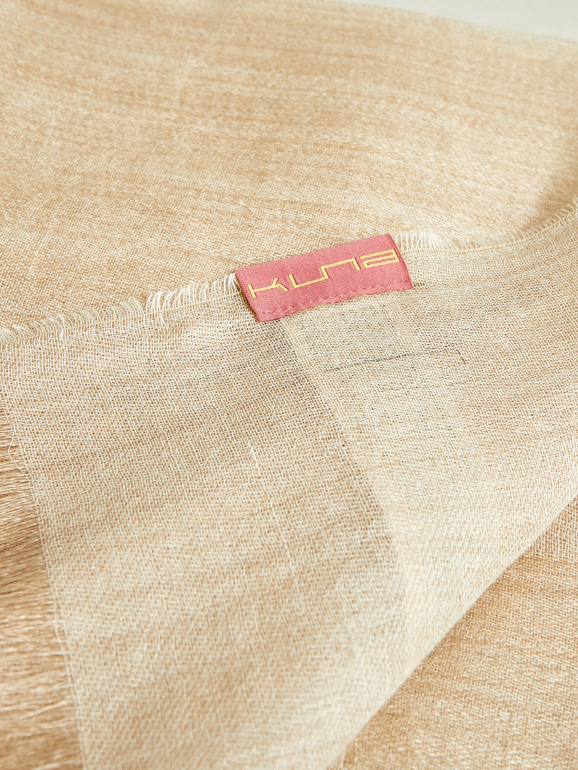 Vaes Shawl Baby Alpaca Color Beige - Image 4