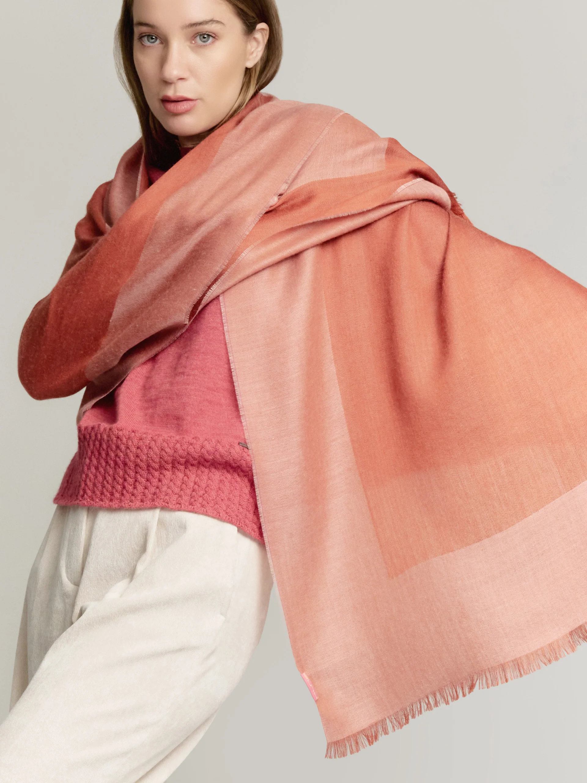 Vaes Shawl Baby Alpaca Color Orange - Image 3