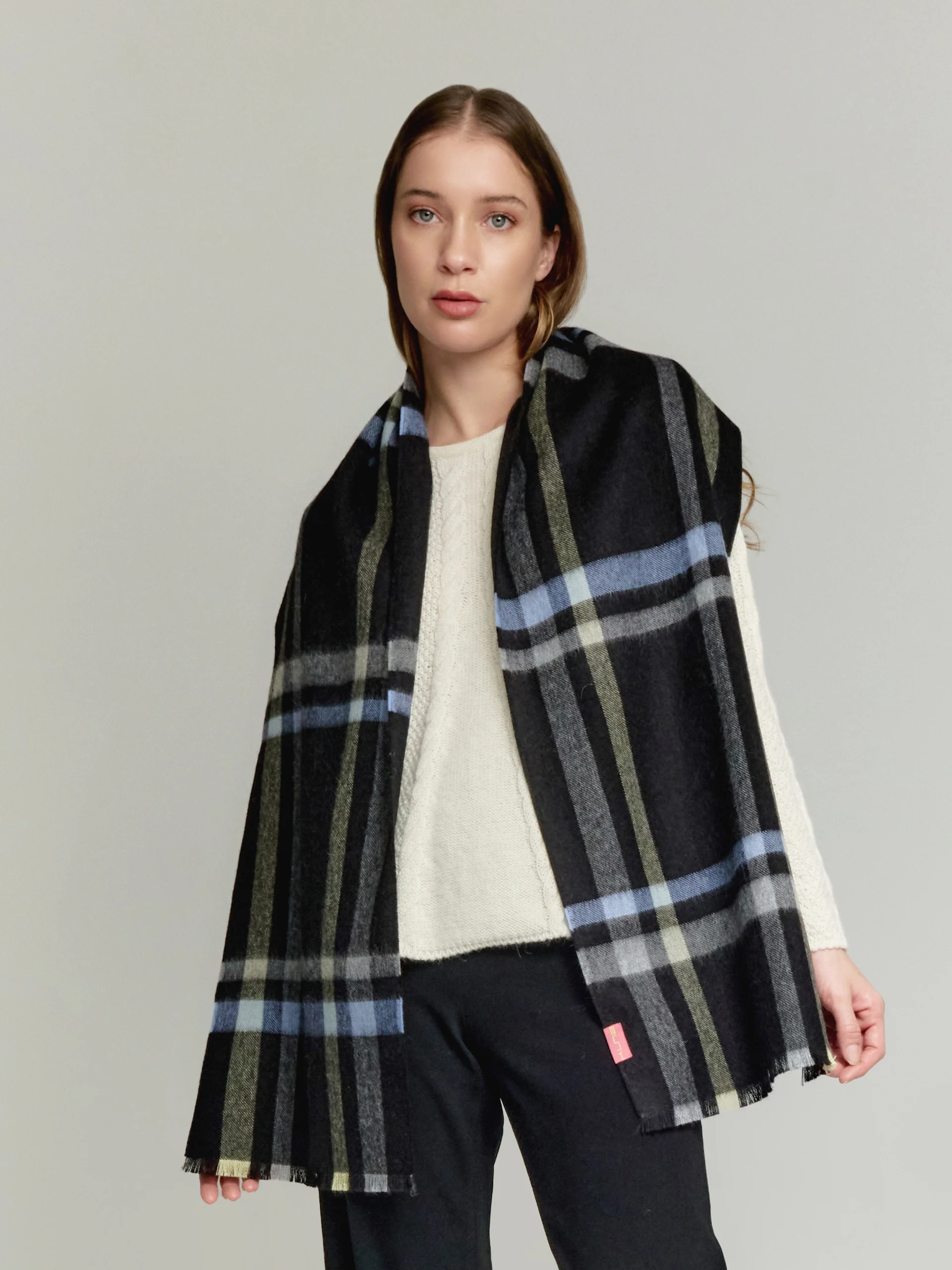 Vallejos Scarf Baby Alpaca Color Black