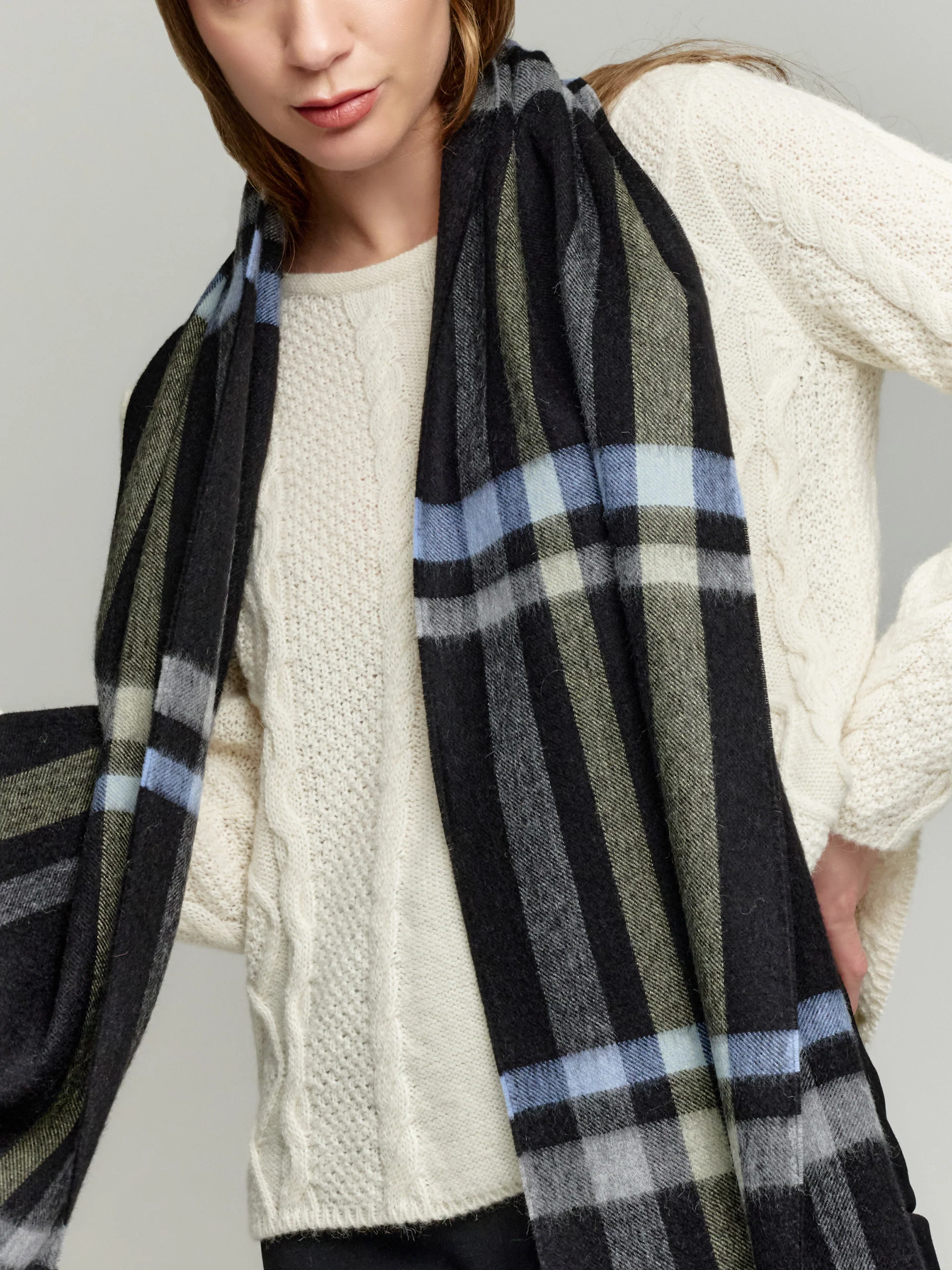 Vallejos Scarf Baby Alpaca Color Black - Image 3