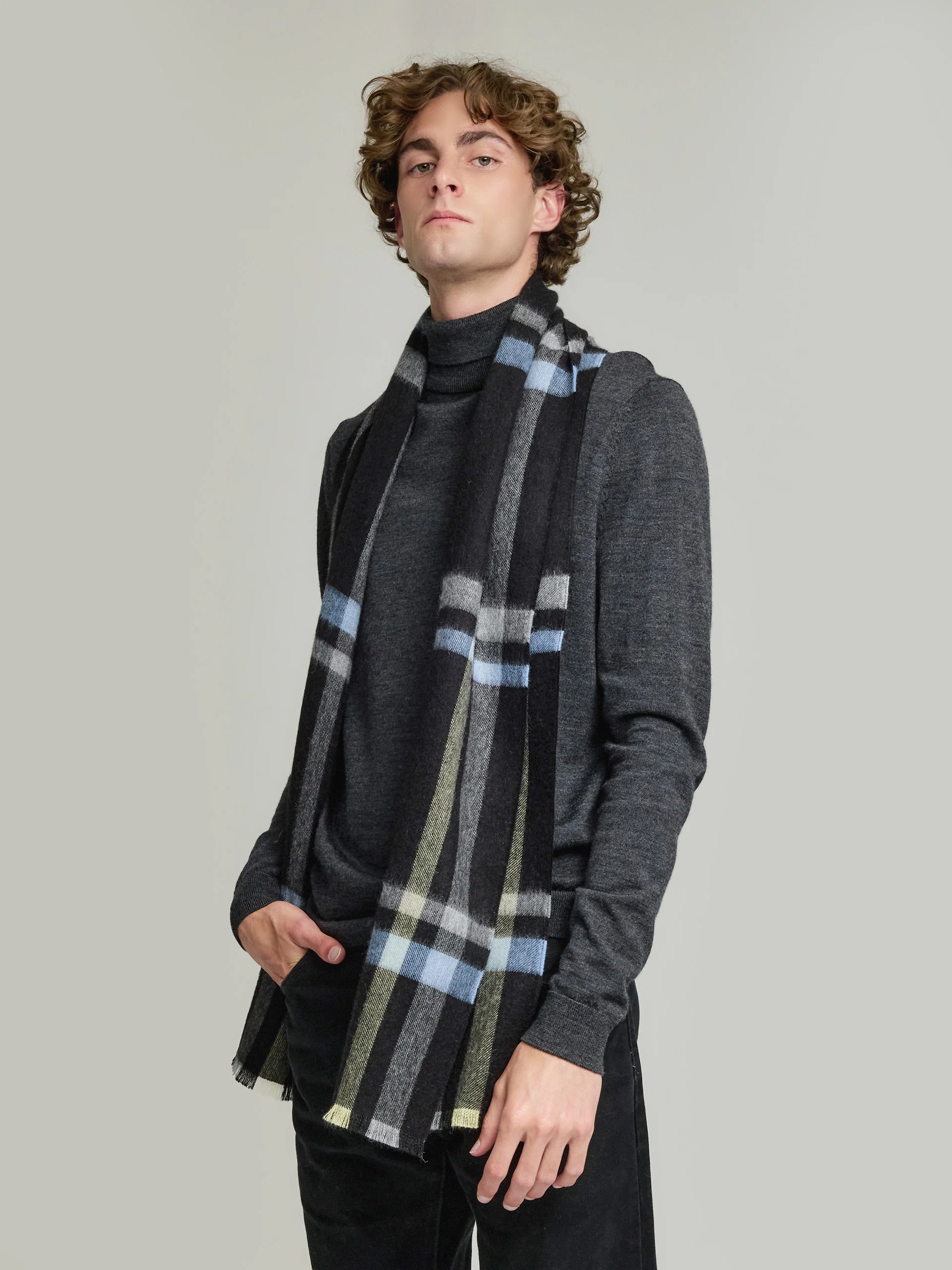Vallejos Scarf Baby Alpaca Color Black - Image 4