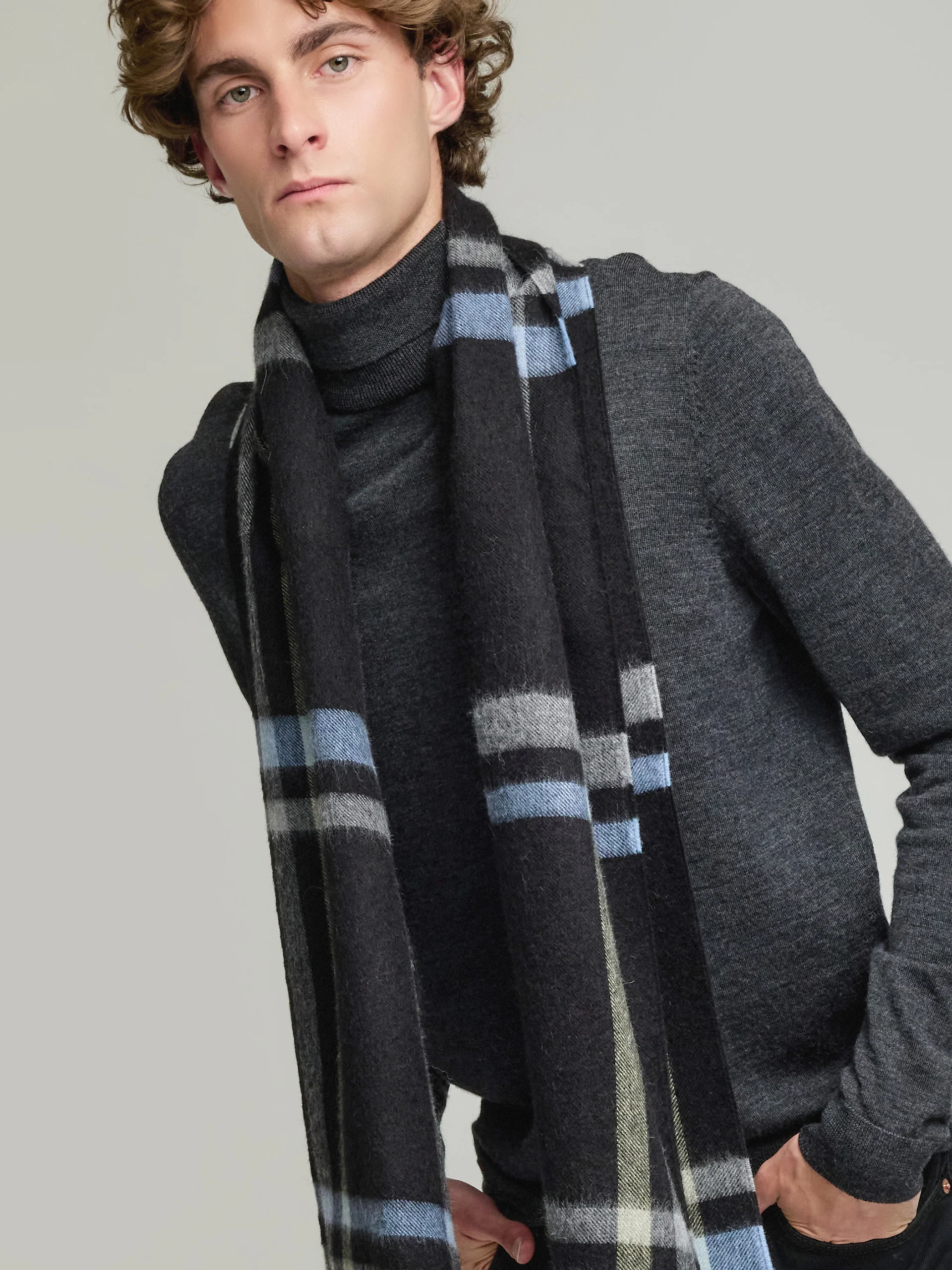 Vallejos Scarf Baby Alpaca Color Black - Image 5