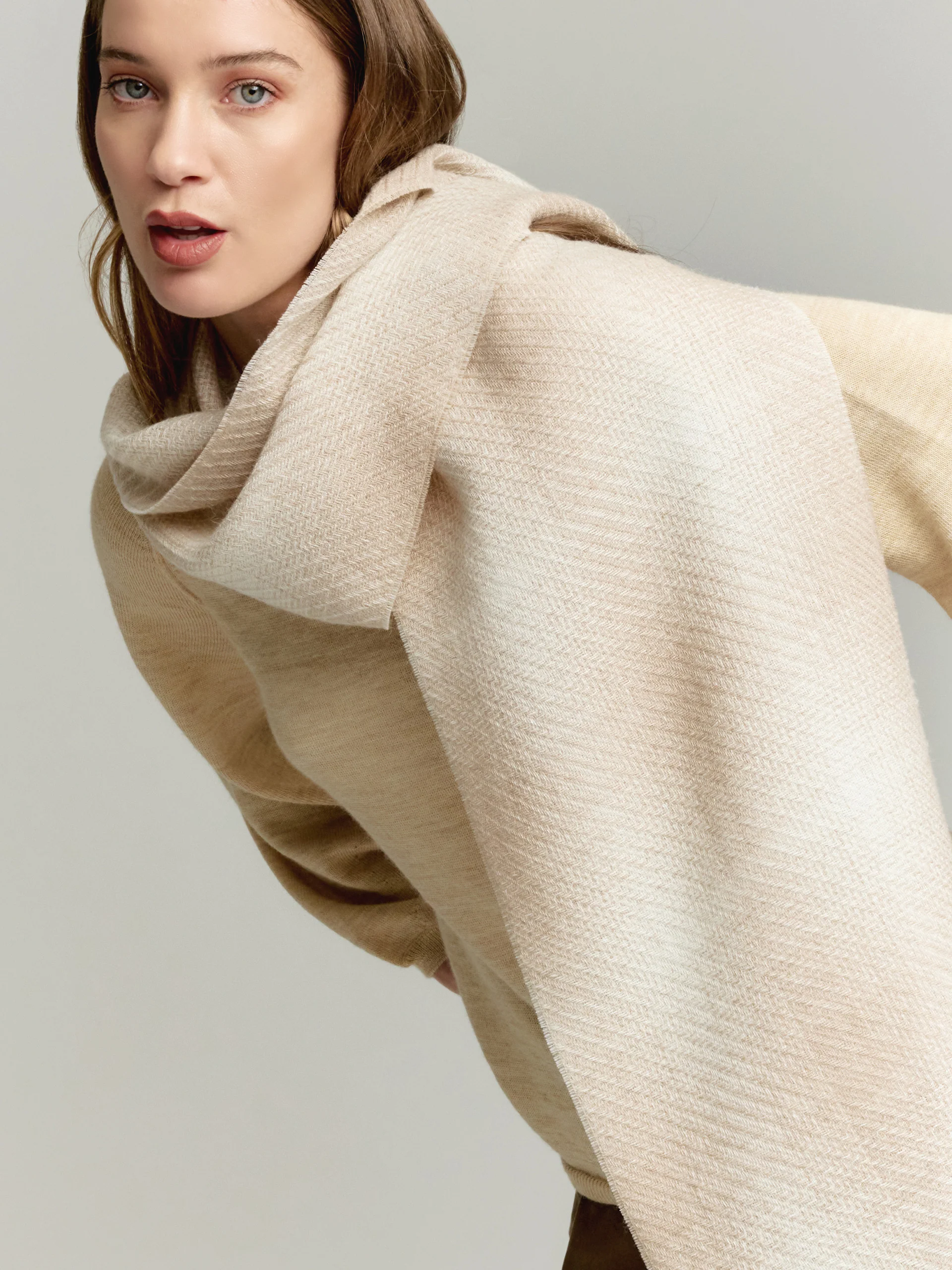 Valverde Scarf Baby Alpaca Color Beige - Image 3
