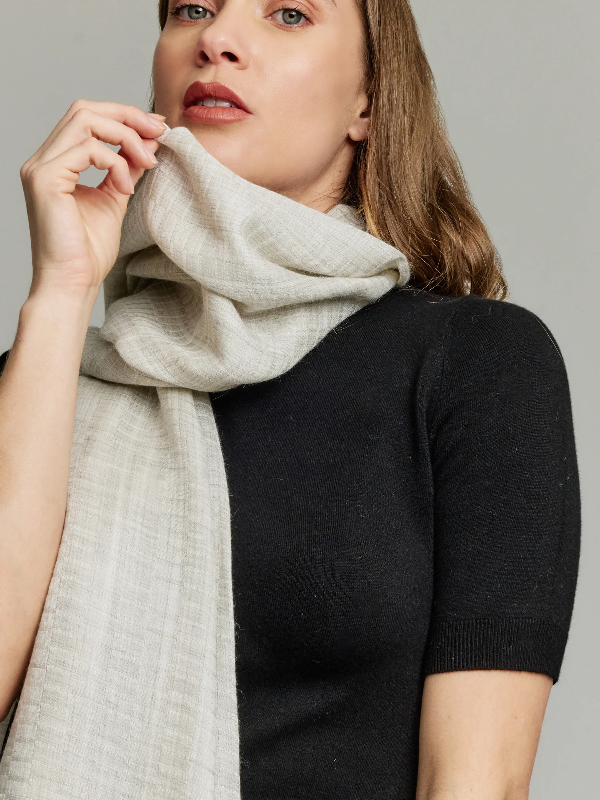 Vermondi Eco Shawl Baby Alpaca Color Grey - Image 3
