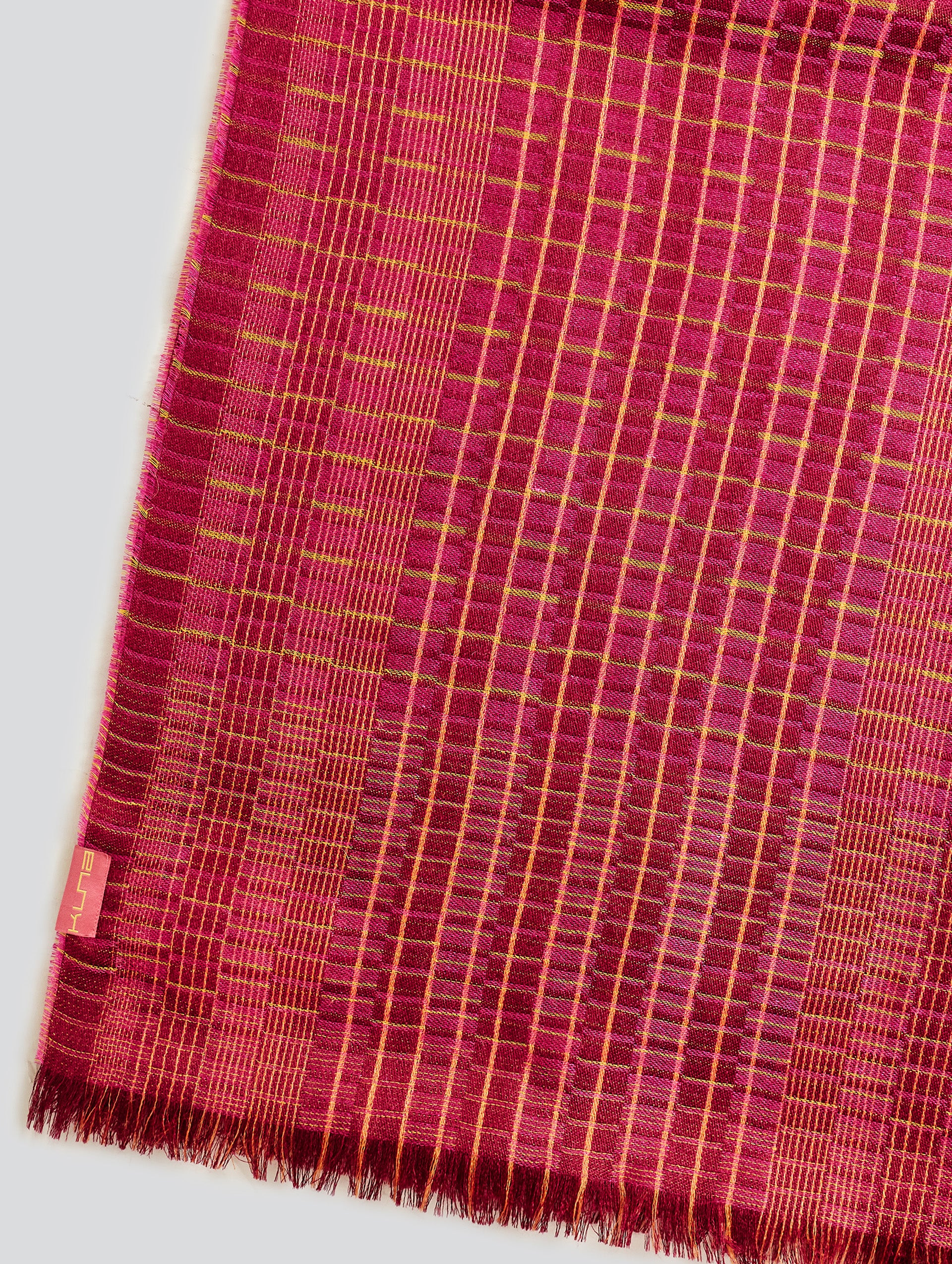 Vermondi Shawl Baby Alpaca Color Fuchsia - Image 4