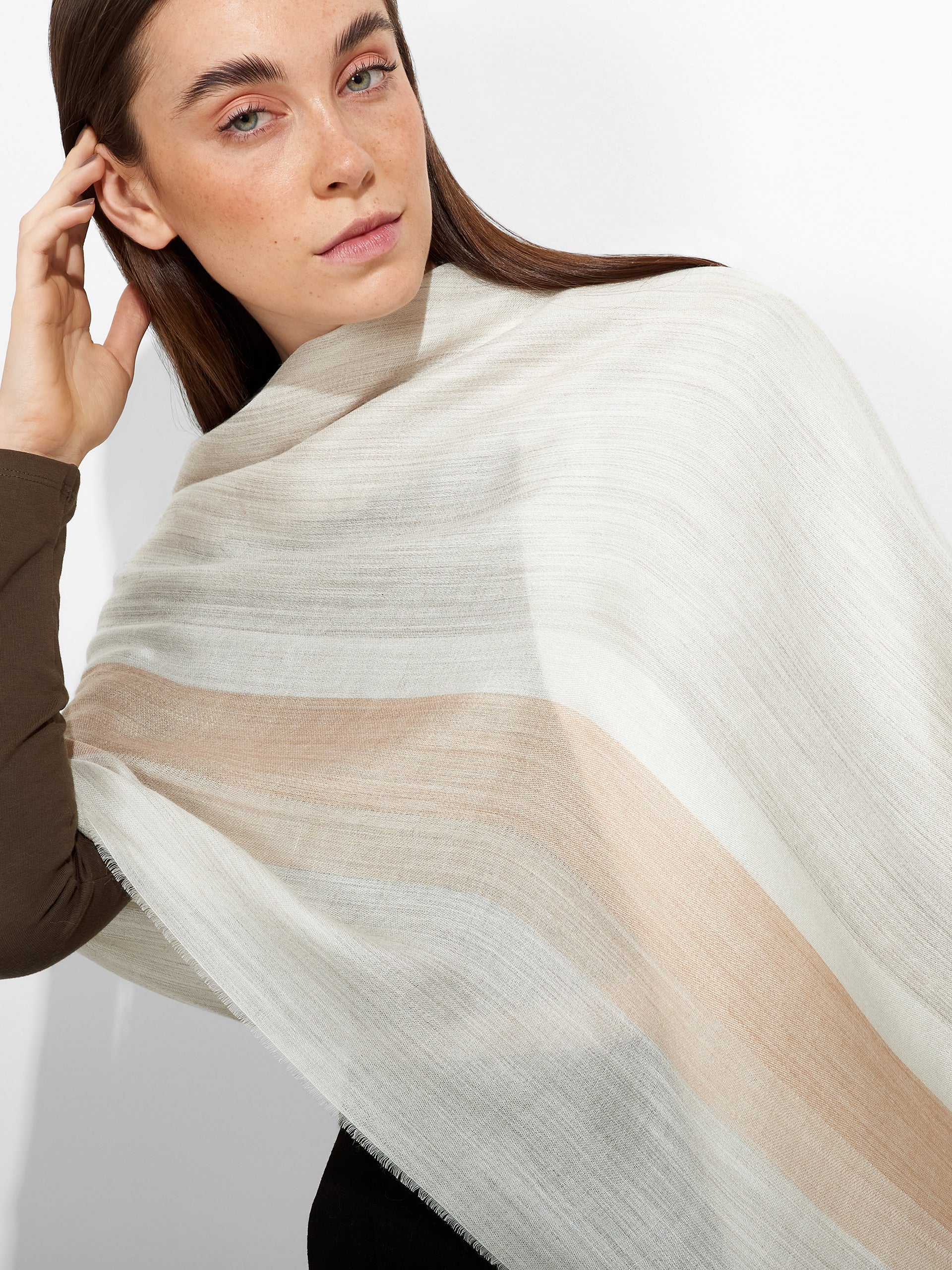 Wicht Shawl Baby Alpaca Color Grey - Image 3