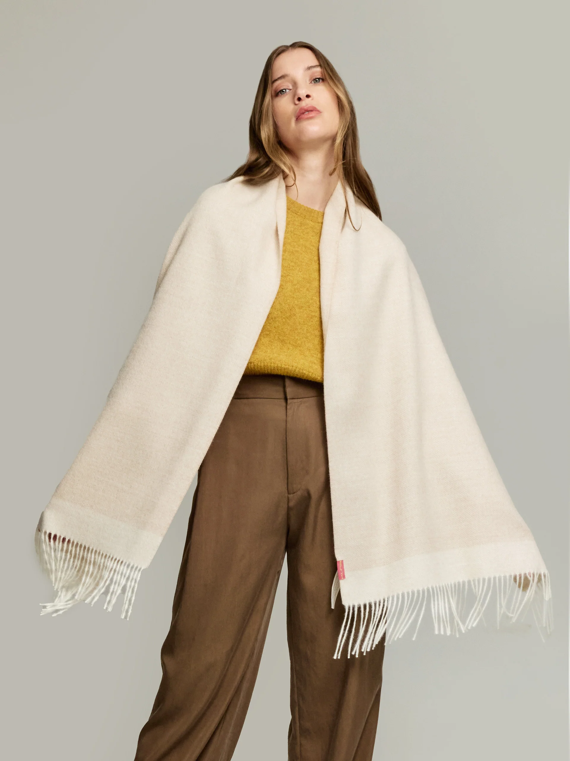 Yanely Shawl Baby Alpaca Color Beige