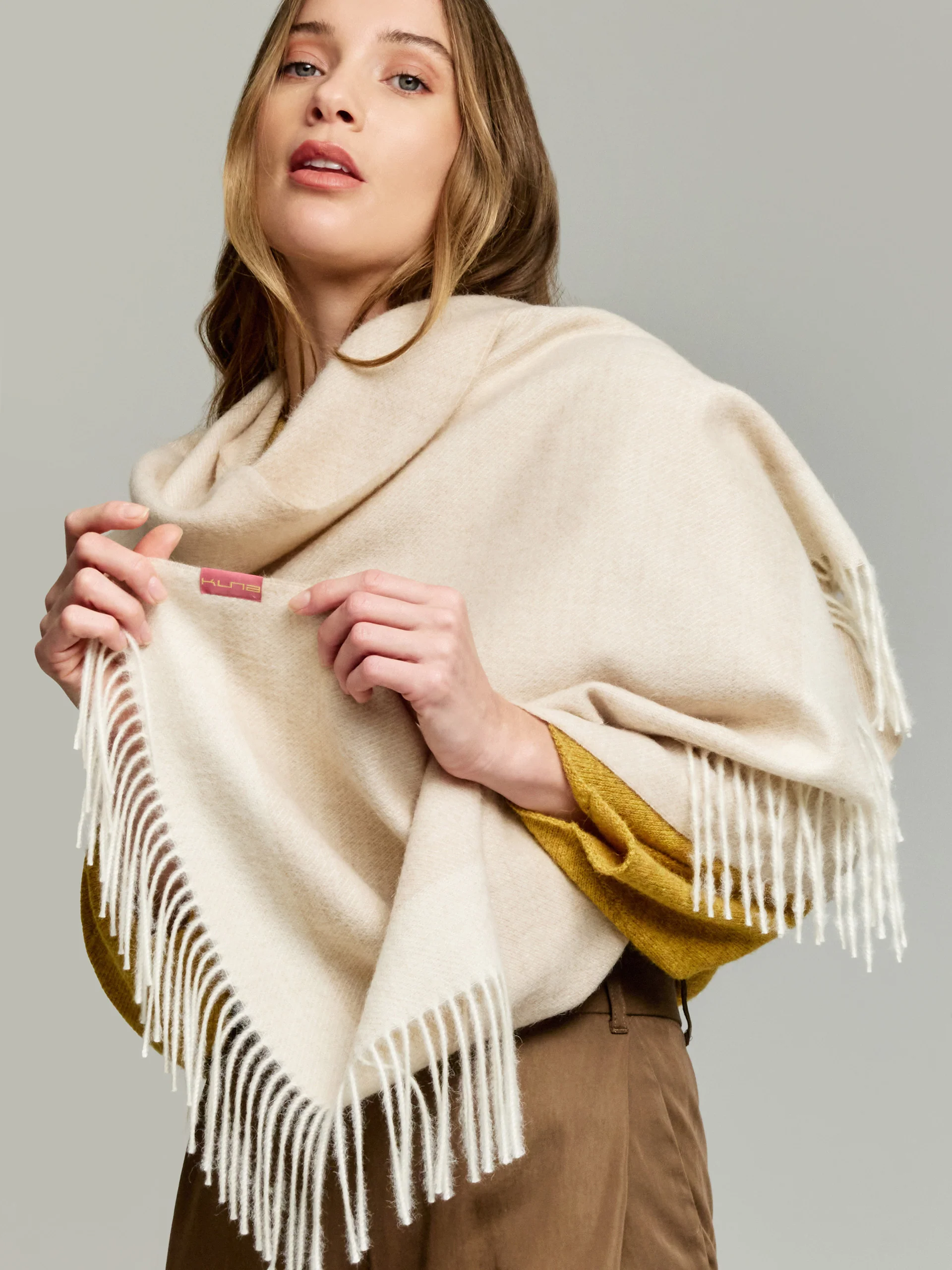 Yanely Shawl Baby Alpaca Color Beige - Image 3