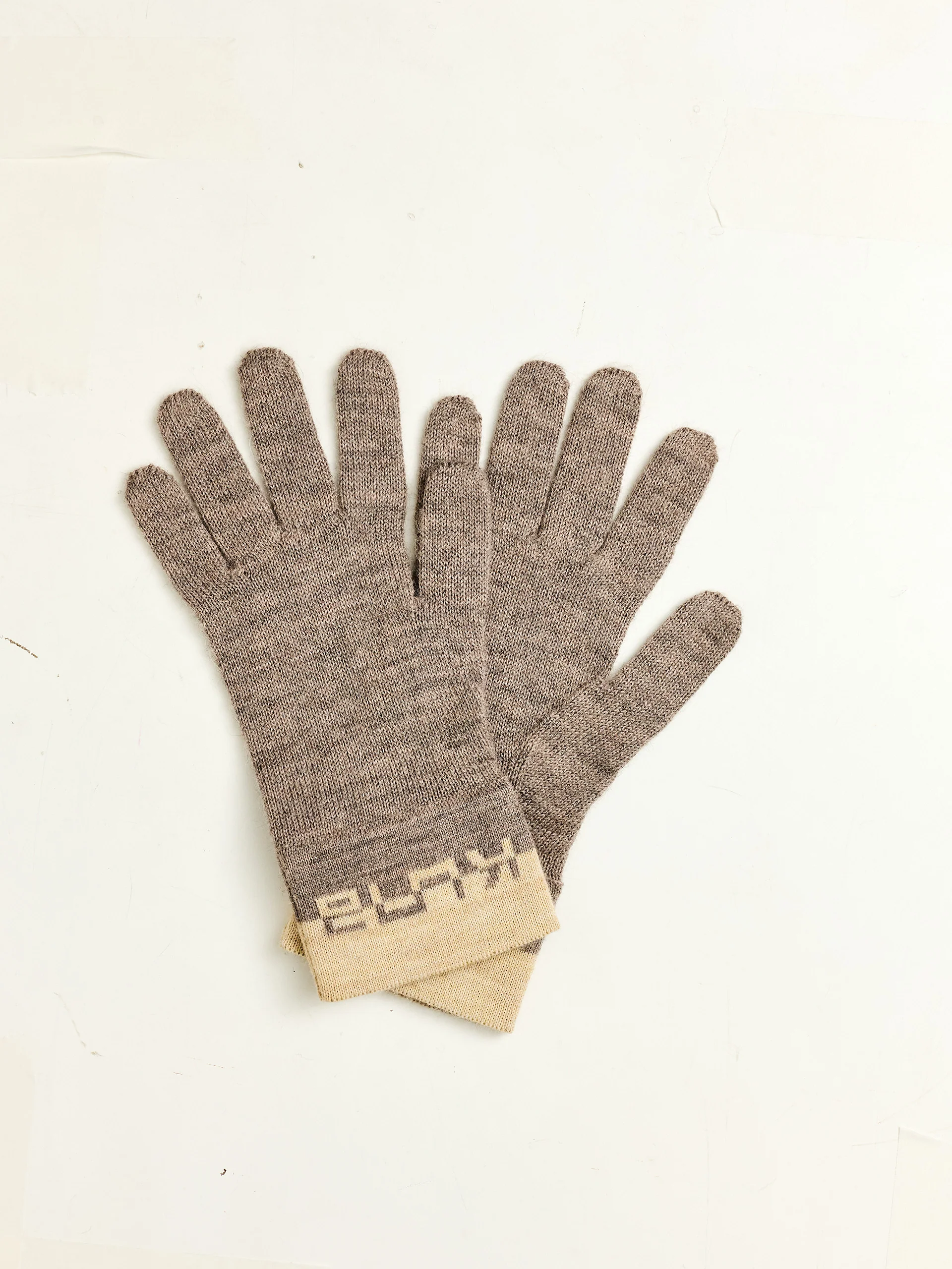 Yari Gloves Baby Alpaca Color Beige - Image 2