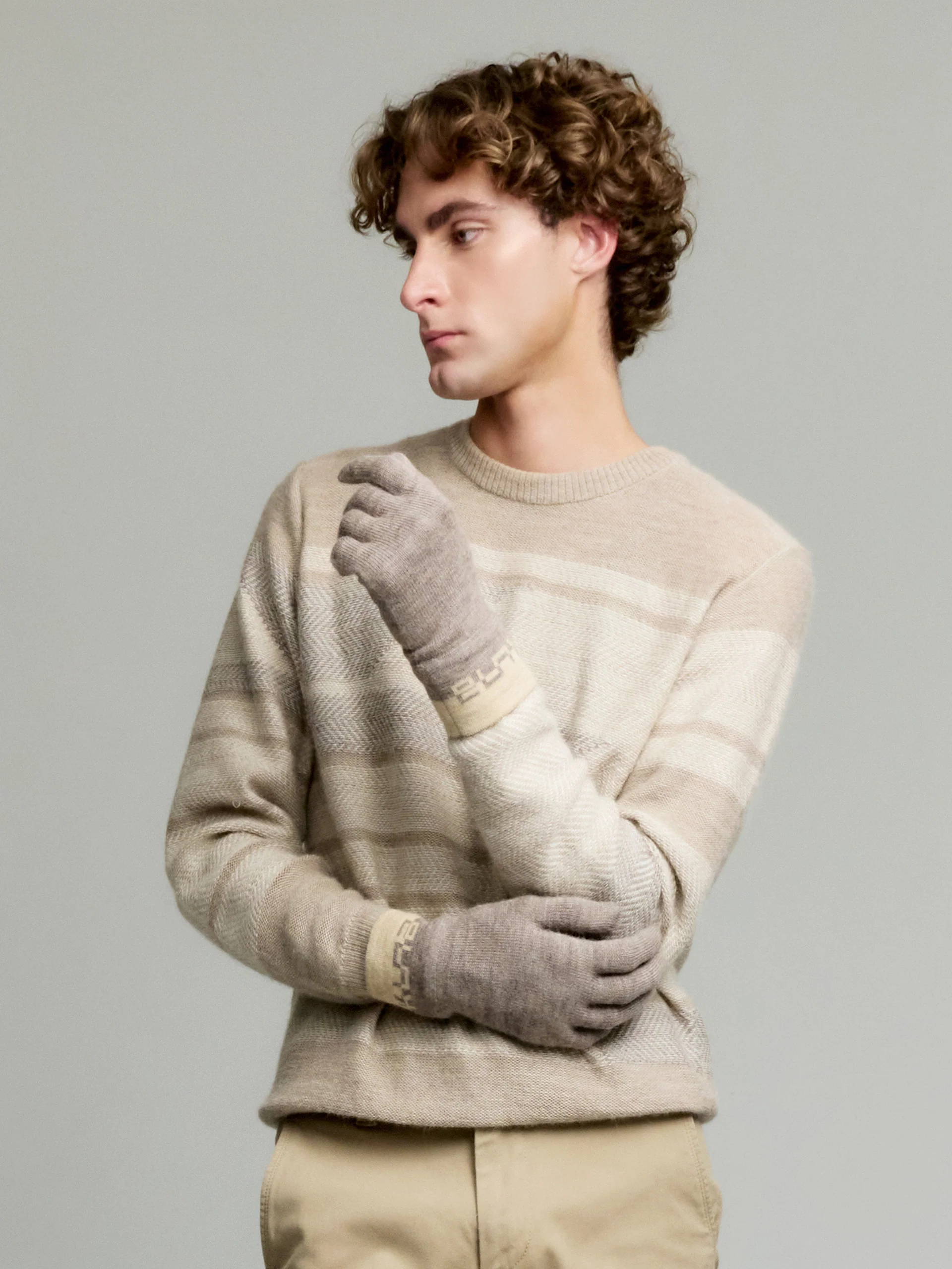 Yari Gloves Baby Alpaca Color Beige - Image 4