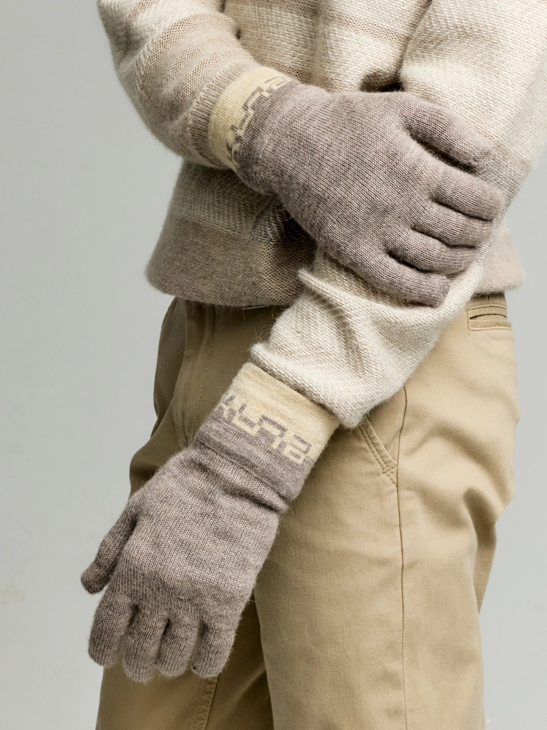 Yari Gloves Baby Alpaca Color Beige - Image 5
