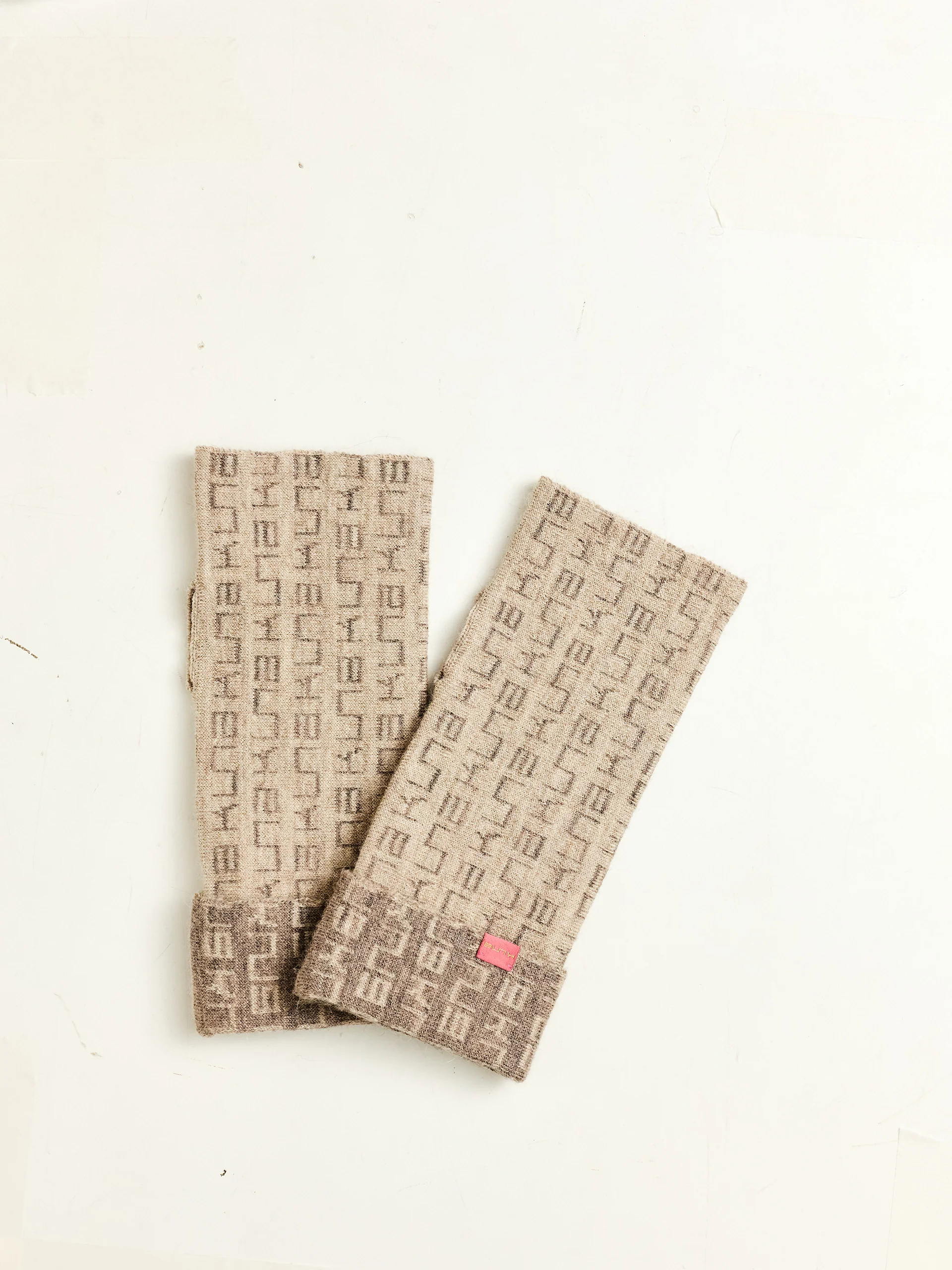 Yarita Gloves Baby Alpaca Color Beige - Image 2
