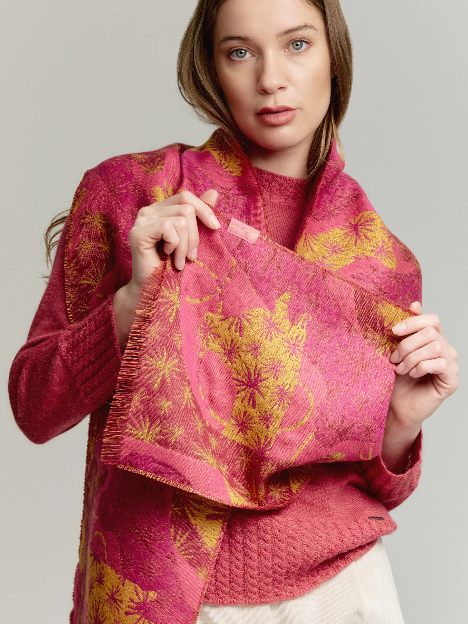 Yasu Scarf Baby Alpaca Color Cherry - Image 3