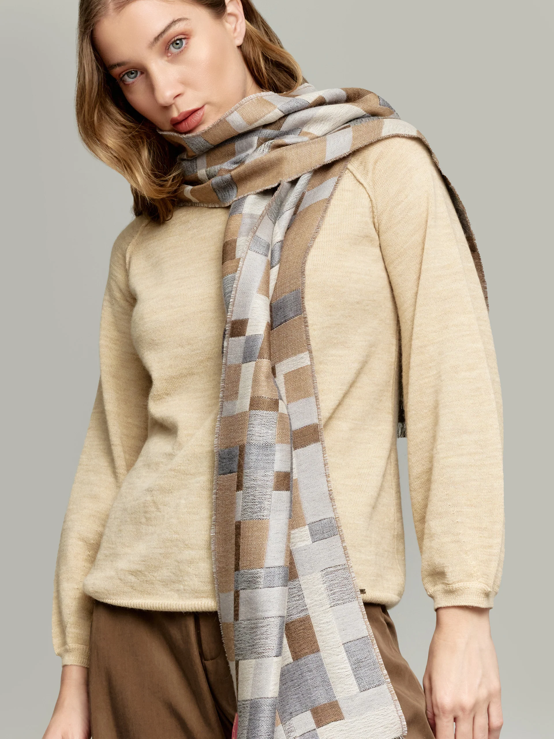 Yatuski Scarf Baby Alpaca Color Grey - Image 3