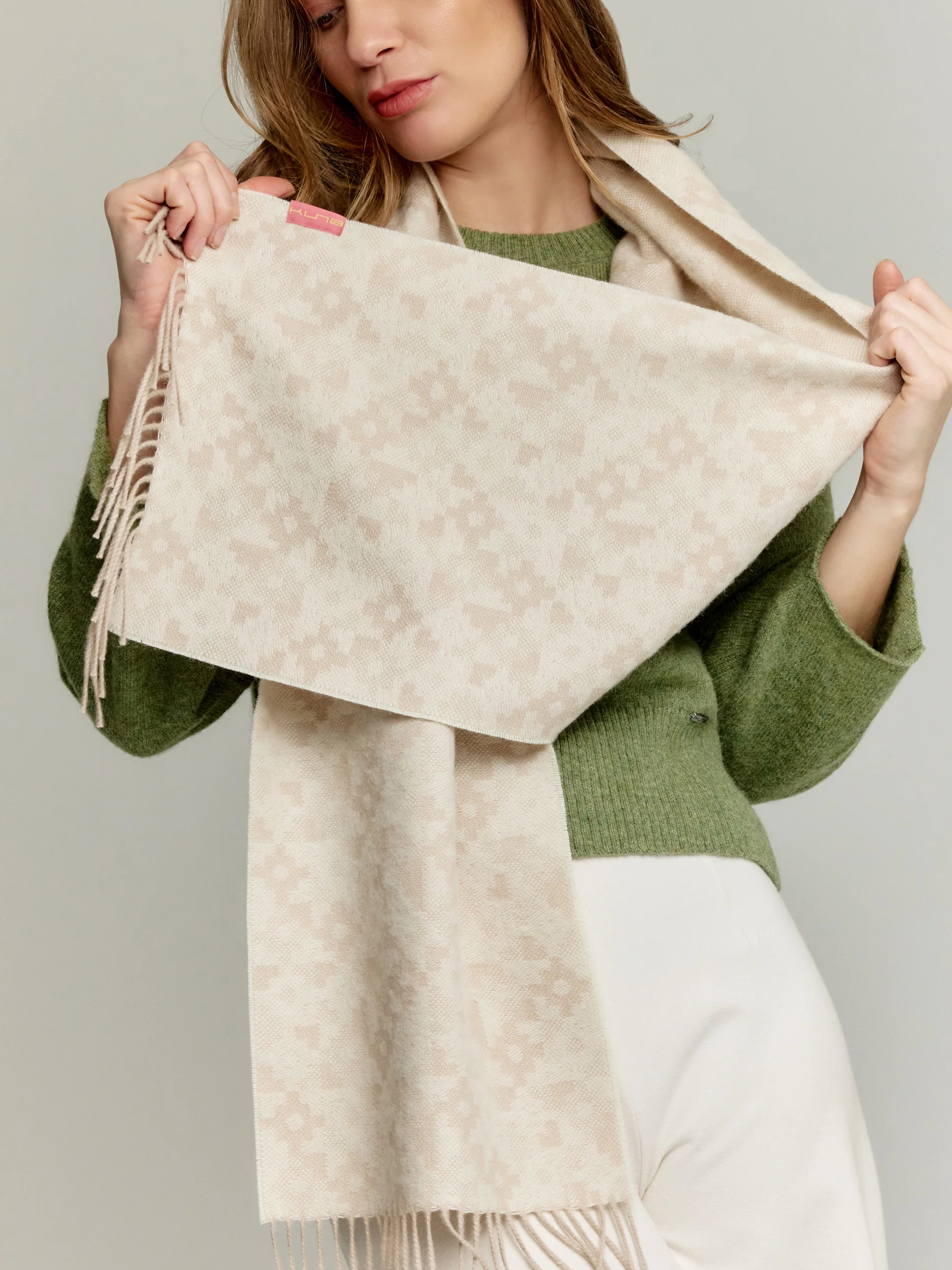 Yldis Scarf Baby Alpaca Color Beige - Image 3