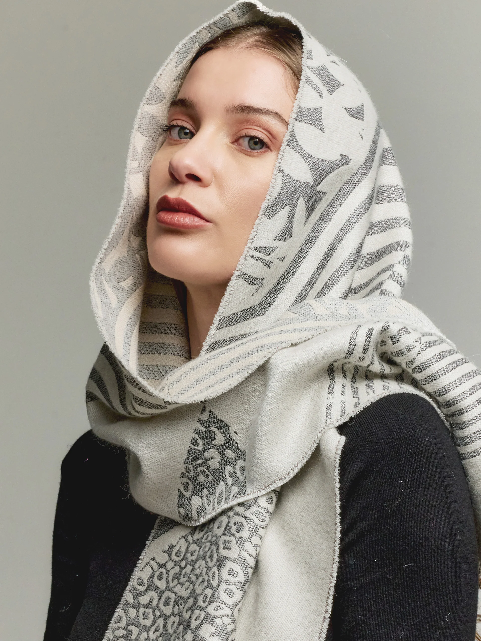 Yogi Scarf Baby Alpaca Color Grey - Image 3