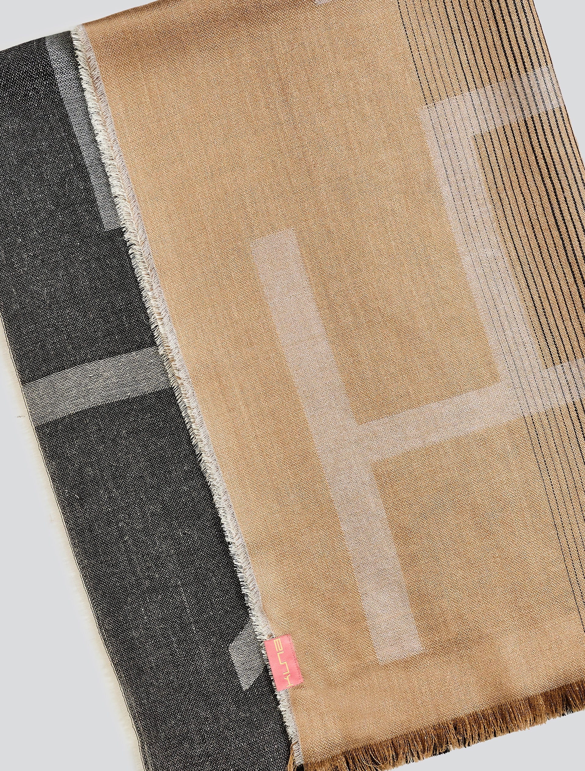 Yrati Shawl Baby Alpaca Color Black - Image 6