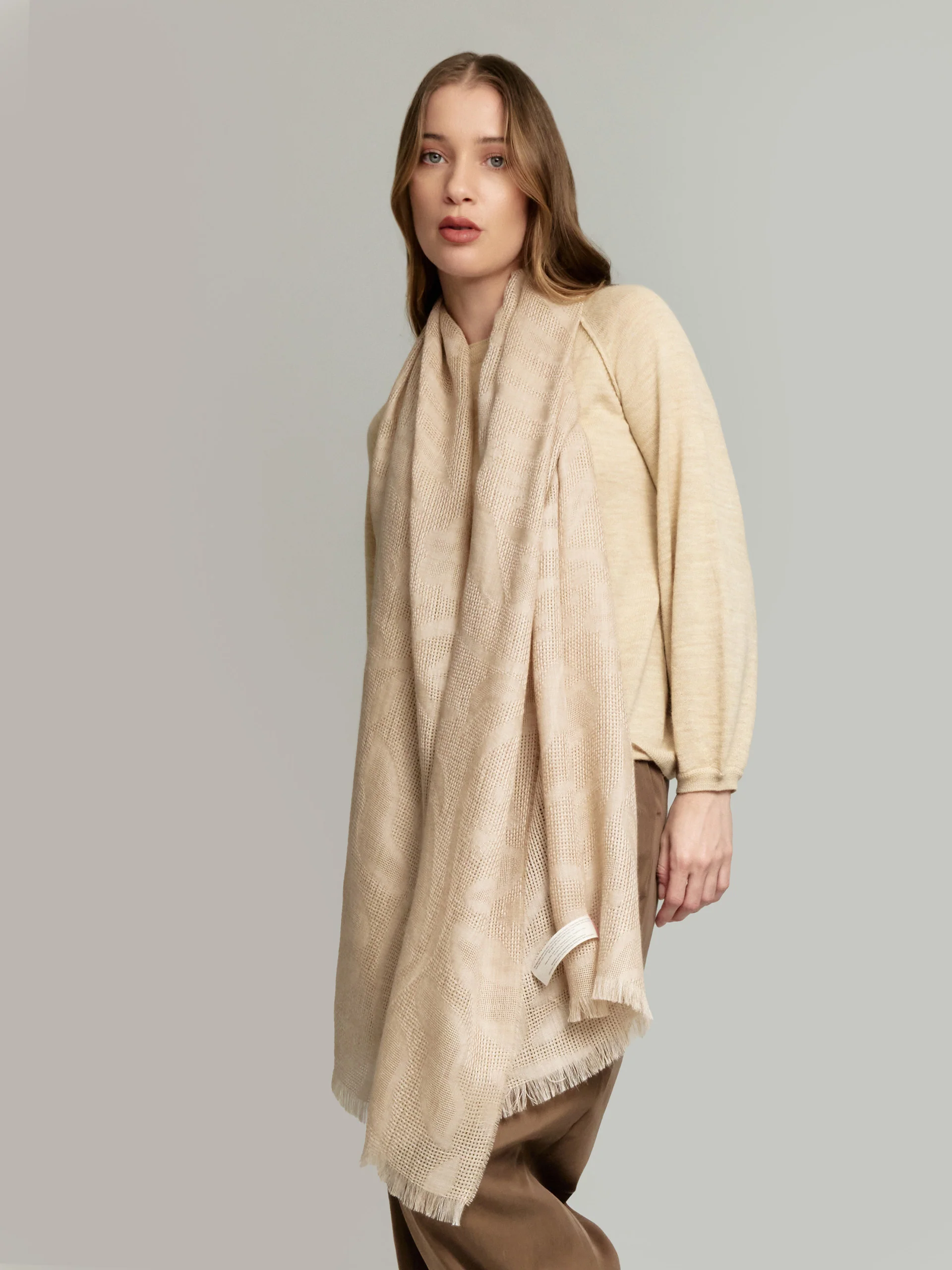 Yruma Shawl Baby Alpaca Color Beige